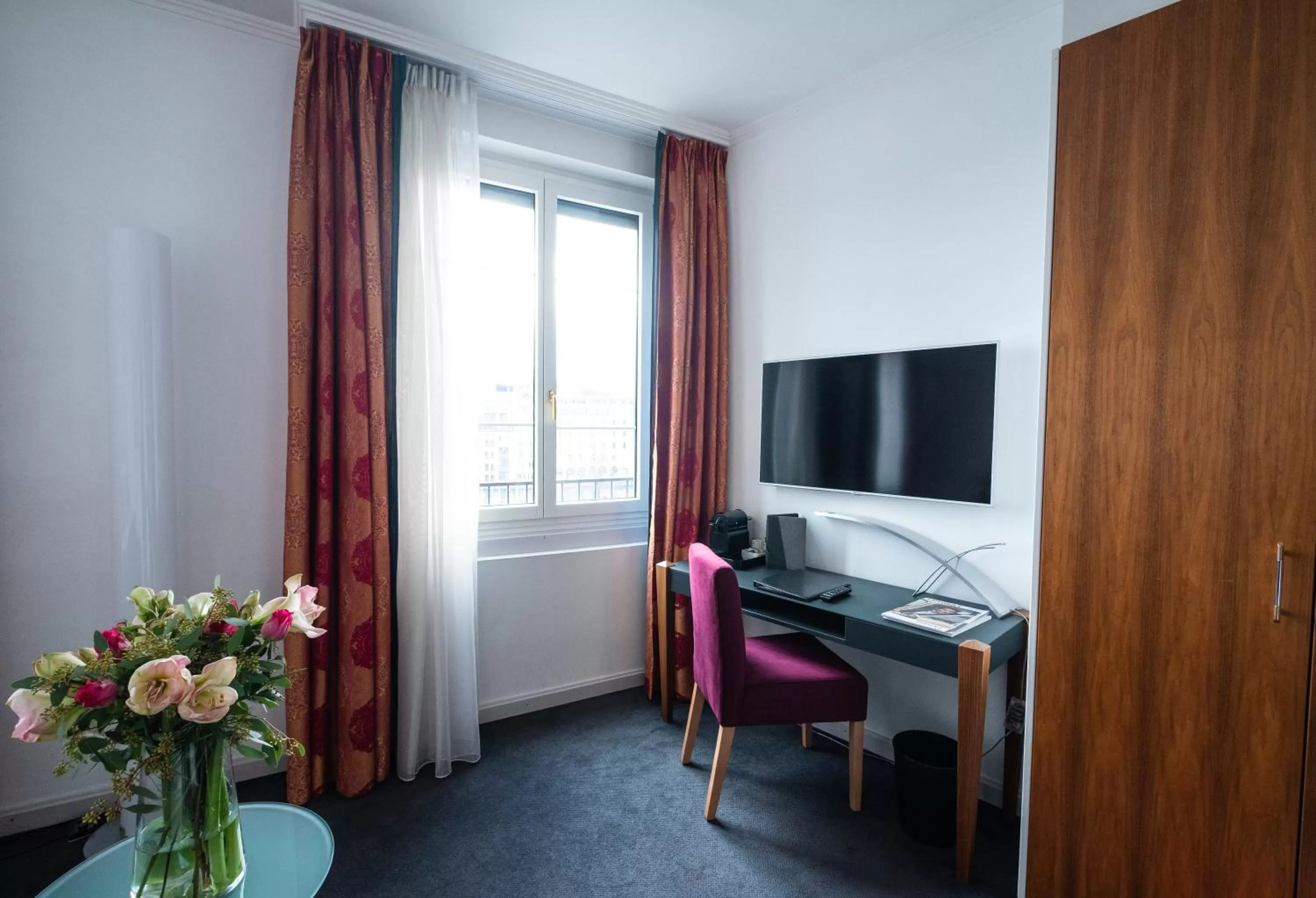 Seating area in The Ambassador