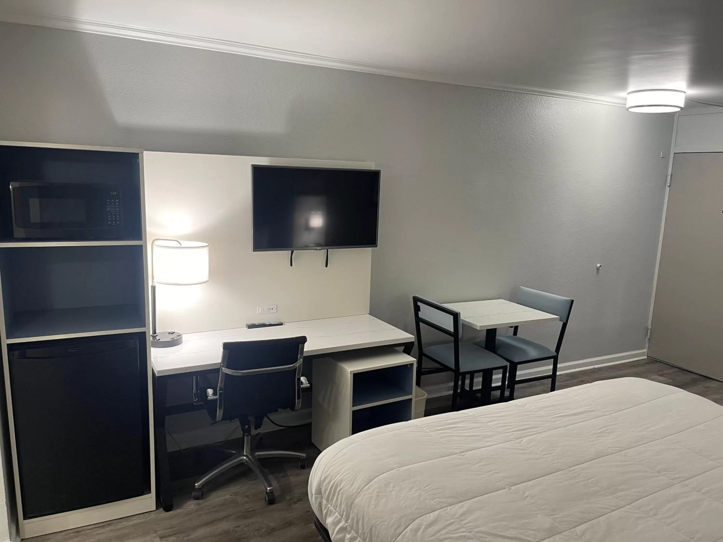 TV and multimedia, Bed in Quality Inn & Suites Georgetown