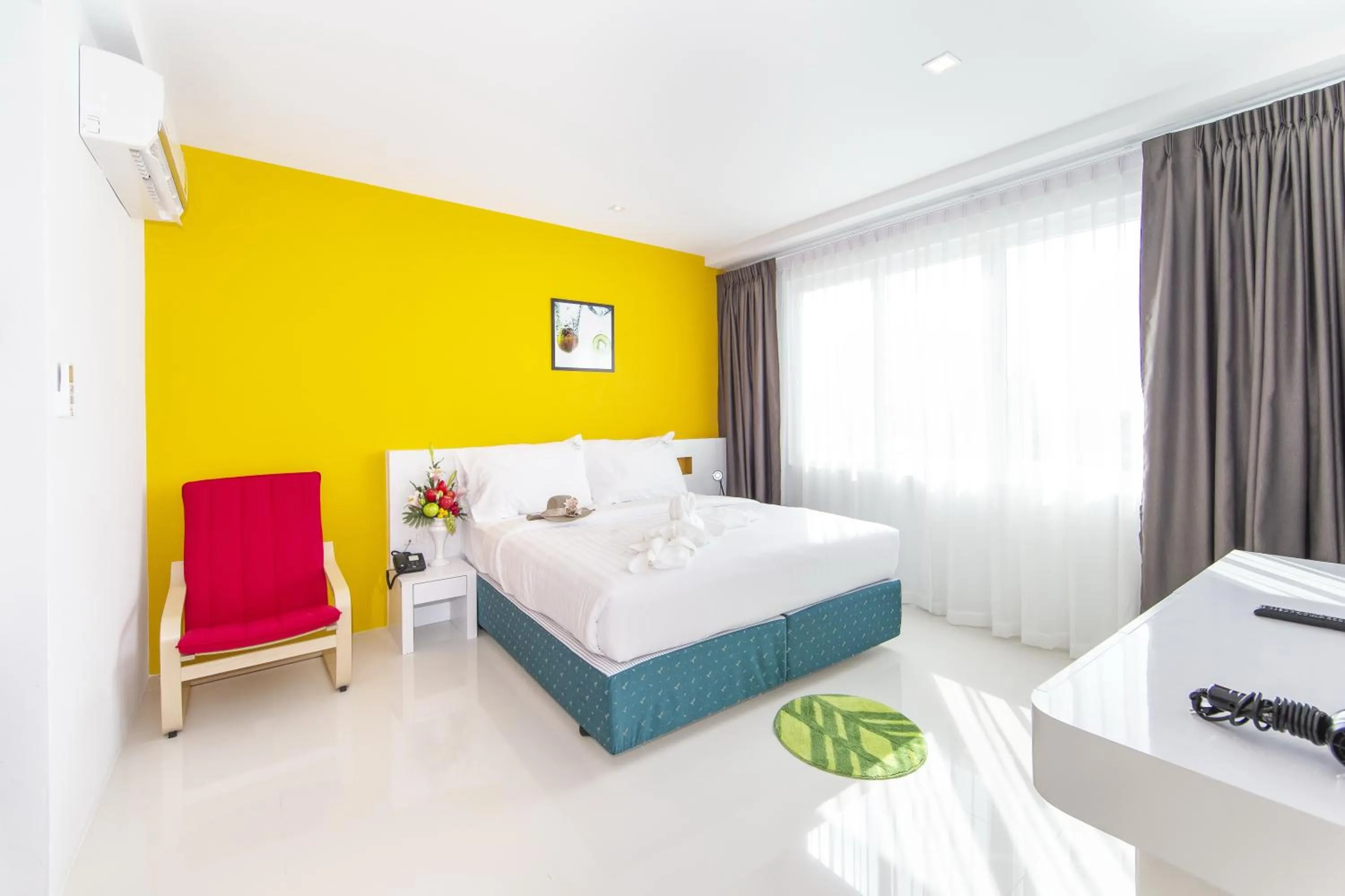 Photo of the whole room, Bed in The Frutta Boutique