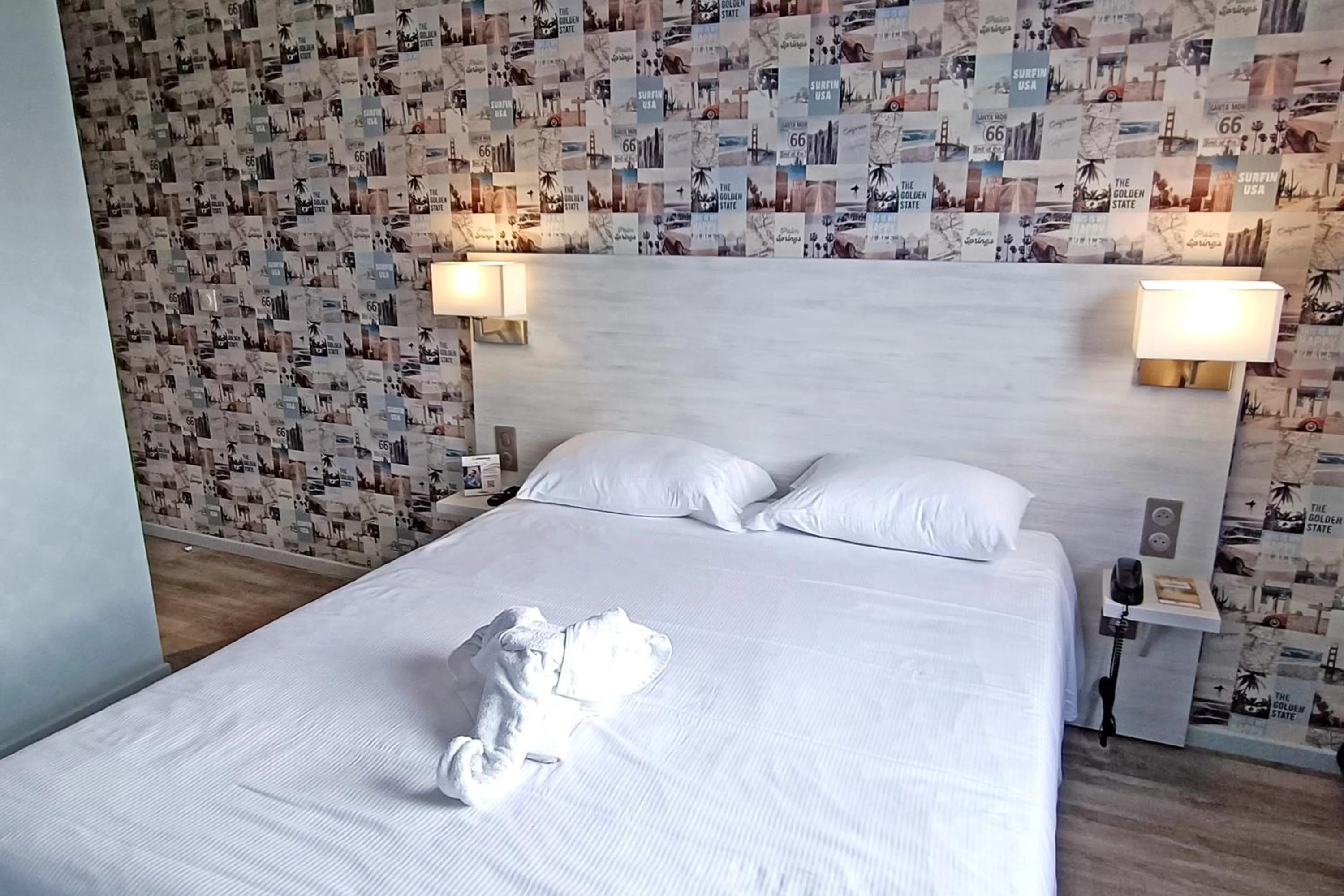 Bed in The Originals Access, Hôtel les Iris, Berck-sur-Mer