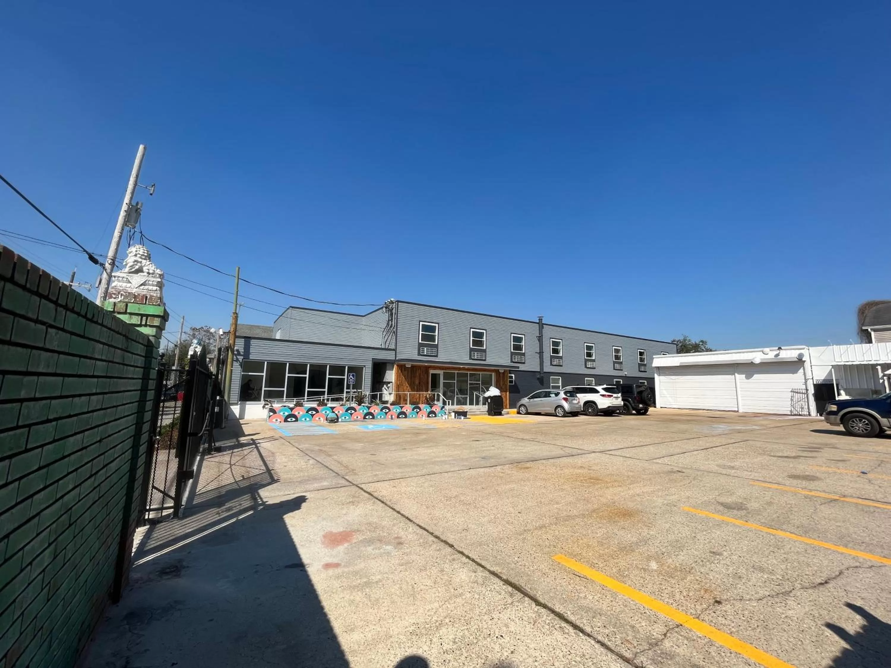 Property Building in Lucky Inn New Orleans