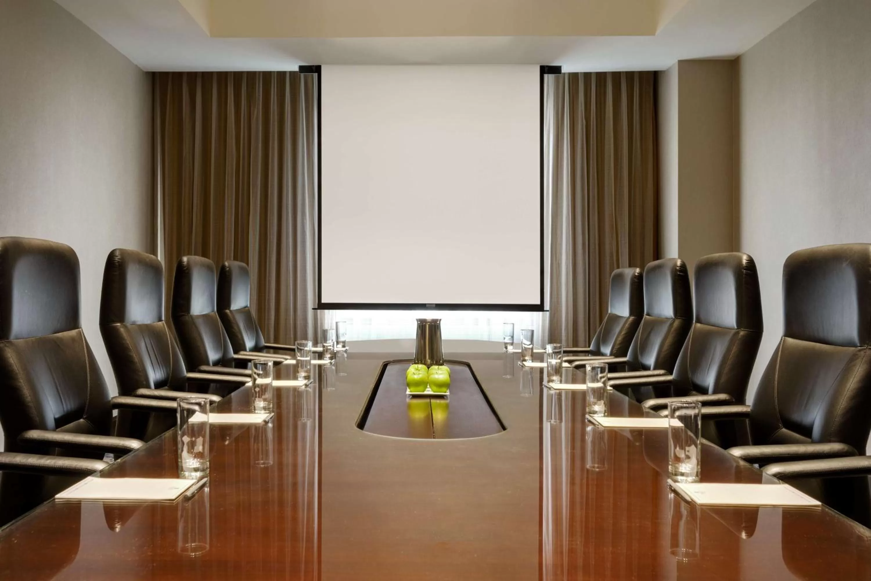 Lobby or reception in Embassy Suites by Hilton Boston Waltham