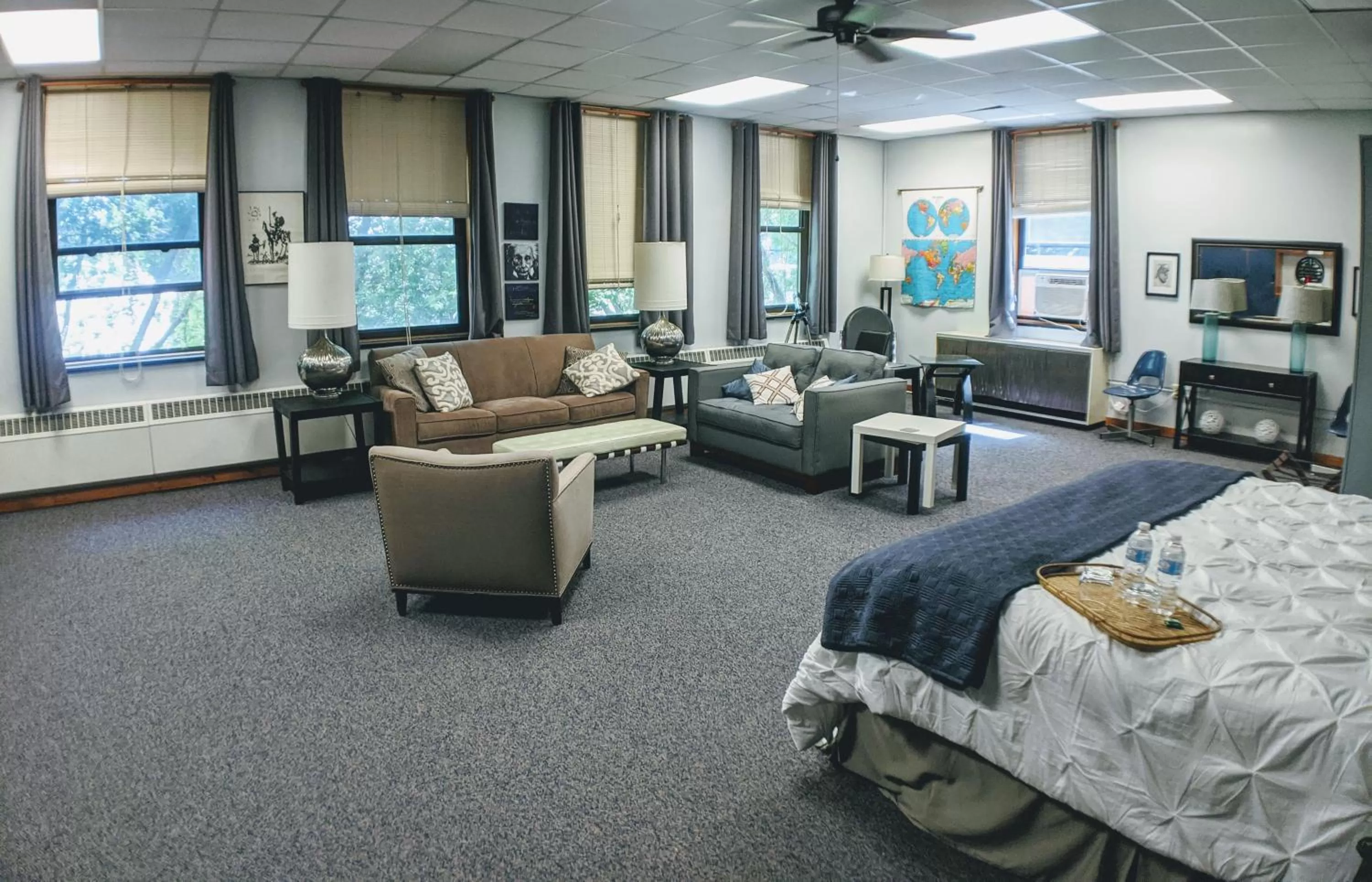 Seating area, Bed in Sherman Inn