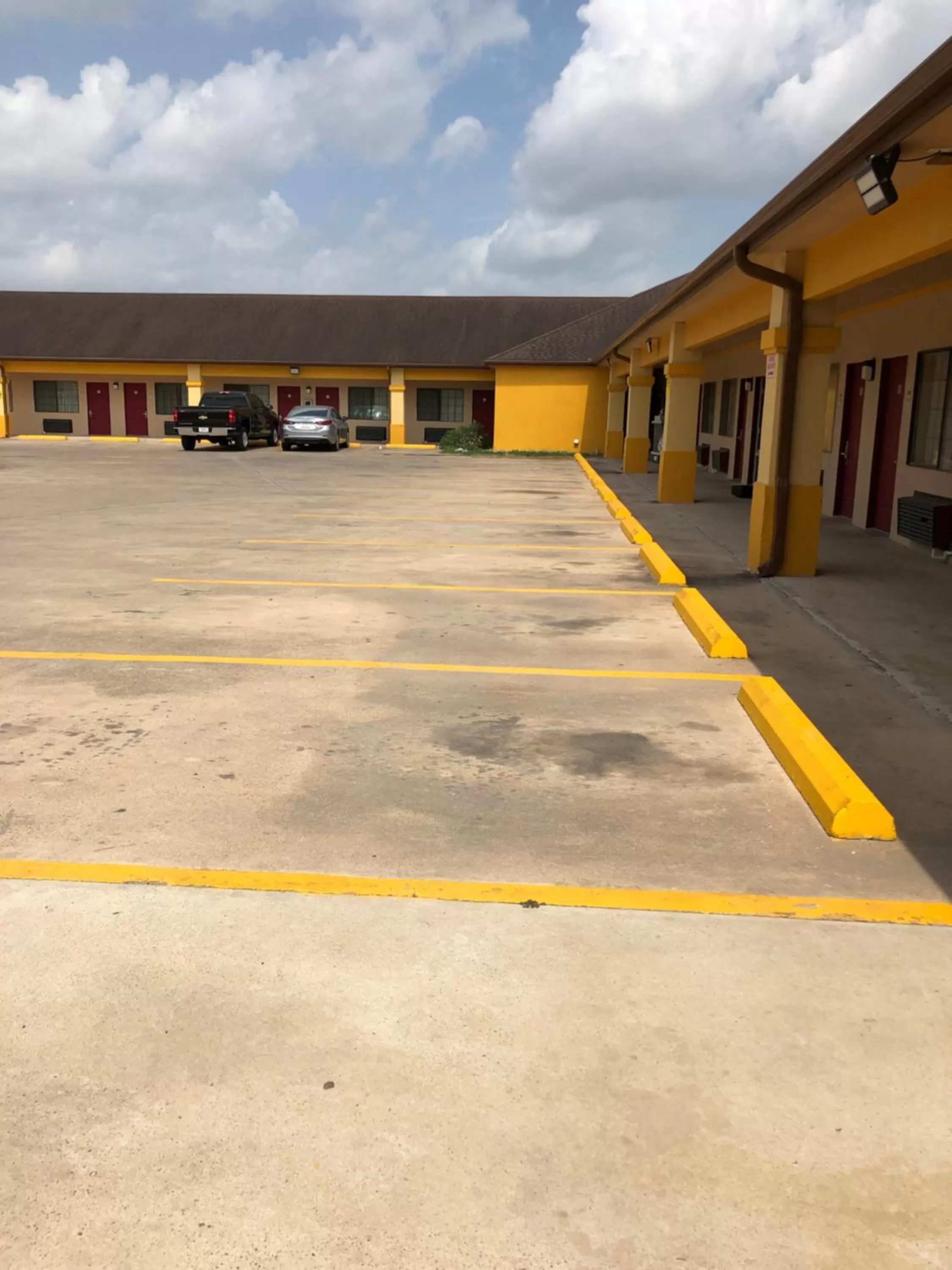 Los Fresnos Inn and Suites