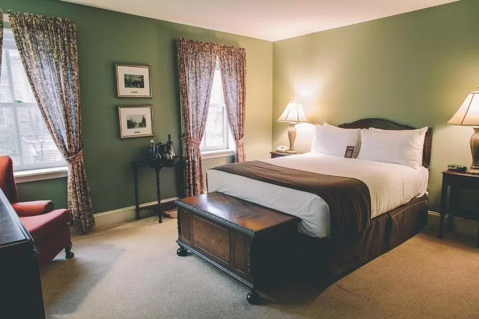 Photo of the whole room, Bed in The Great George