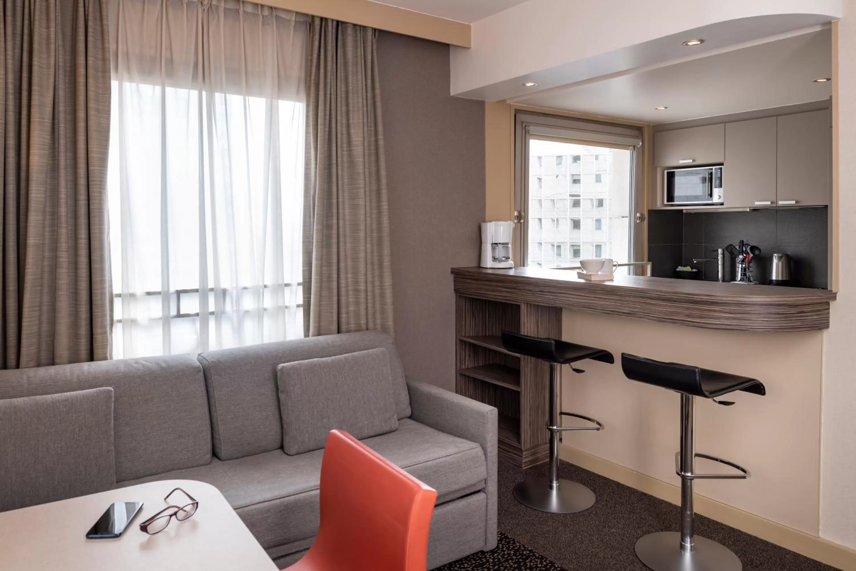 Kitchen or kitchenette in Aparthotel Adagio La Défense Esplanade