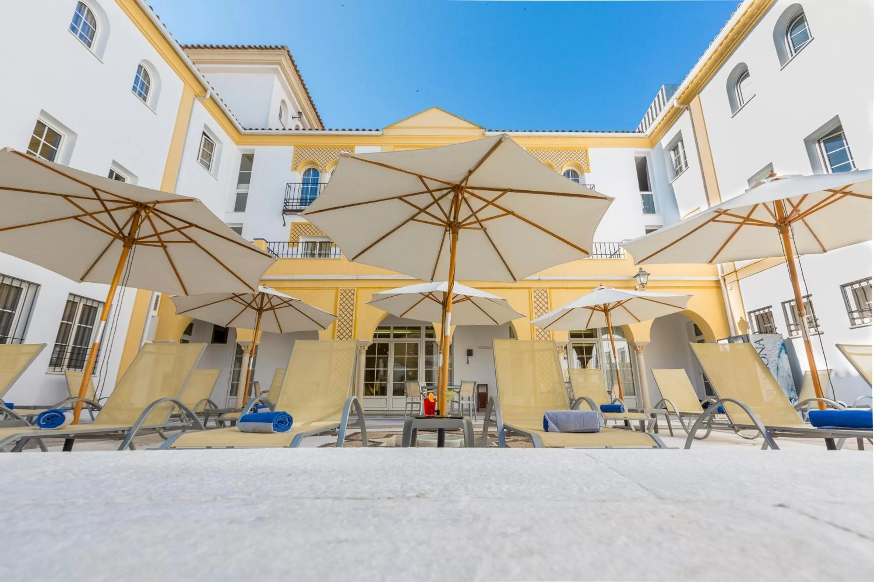 Patio in Hotel Macià Alfaros