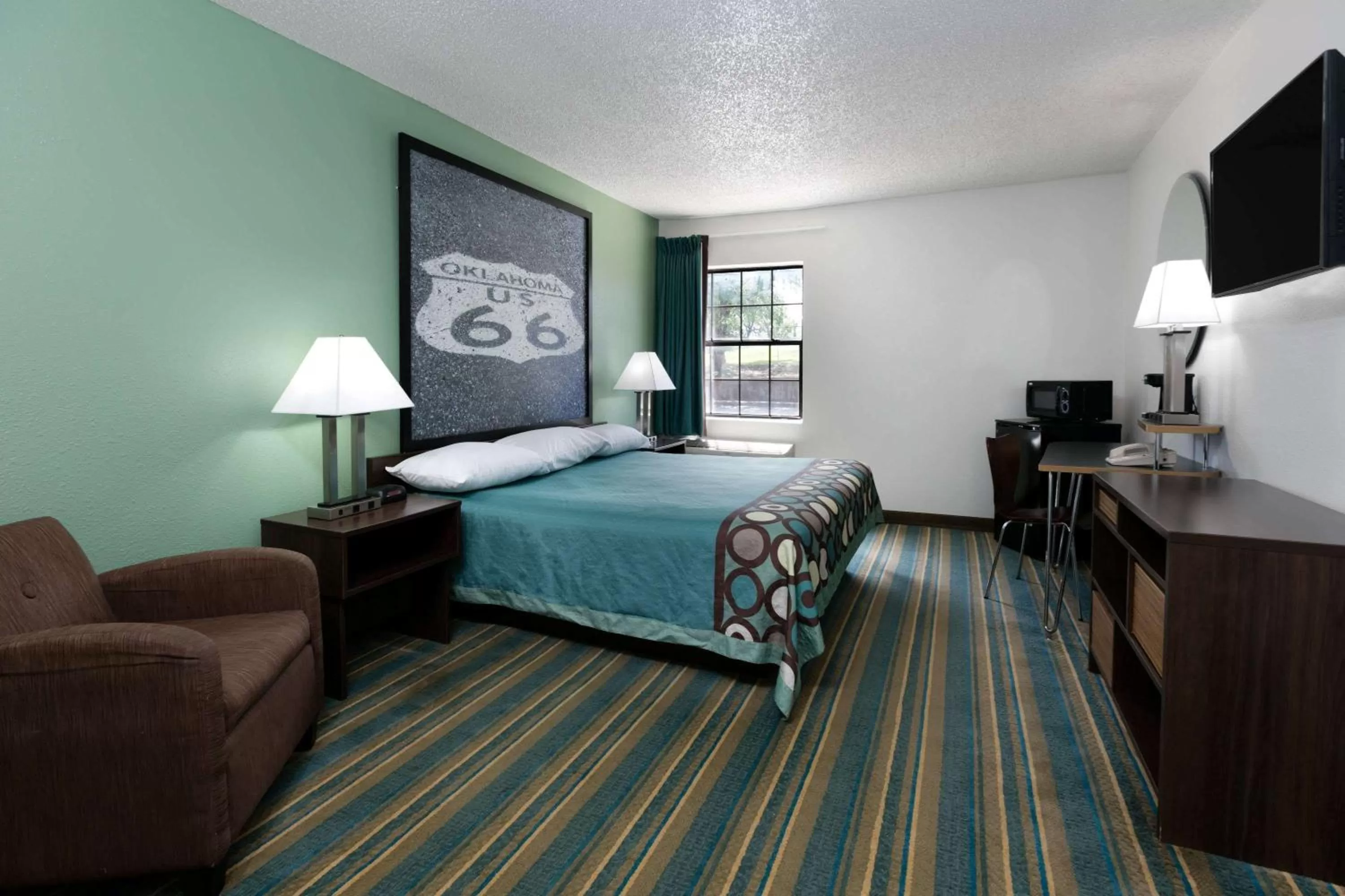 Photo of the whole room, Bed in Super 8 by Wyndham Sapulpa/Tulsa Area