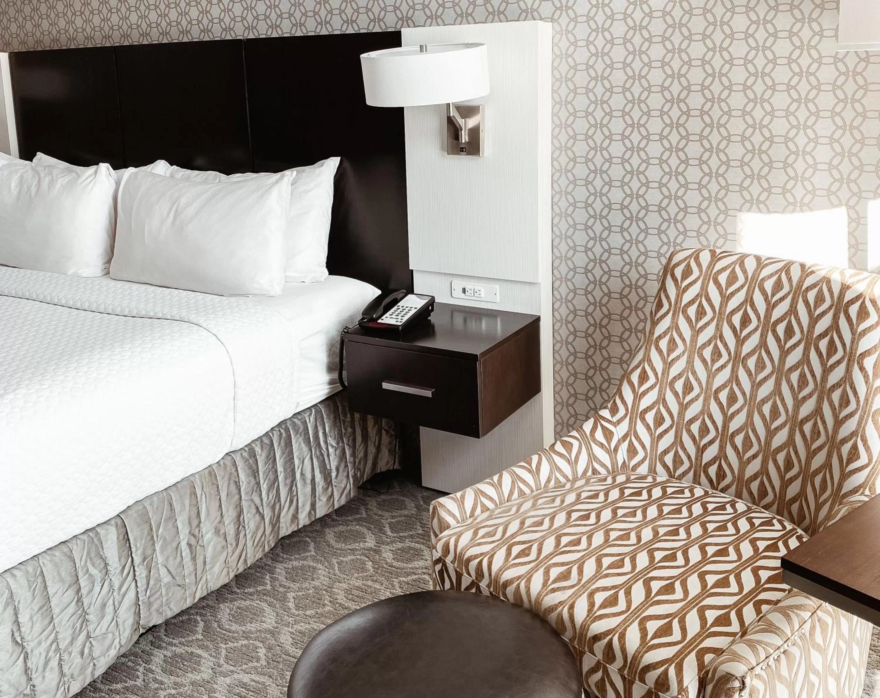 Photo of the whole room, Bed in Crowne Plaza Chicago SW - Burr Ridge by IHG