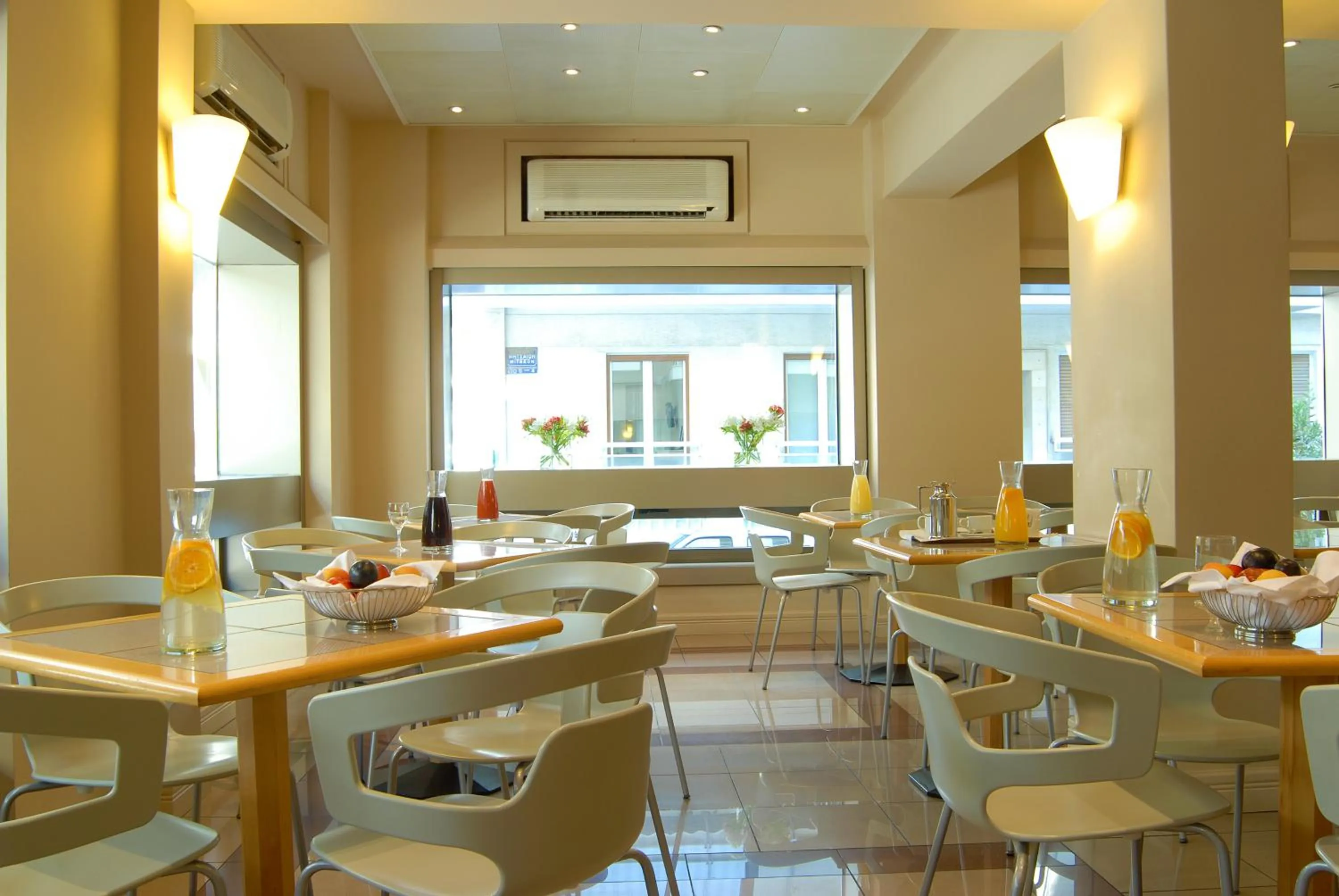 Restaurant/places to eat in Philippos Hotel