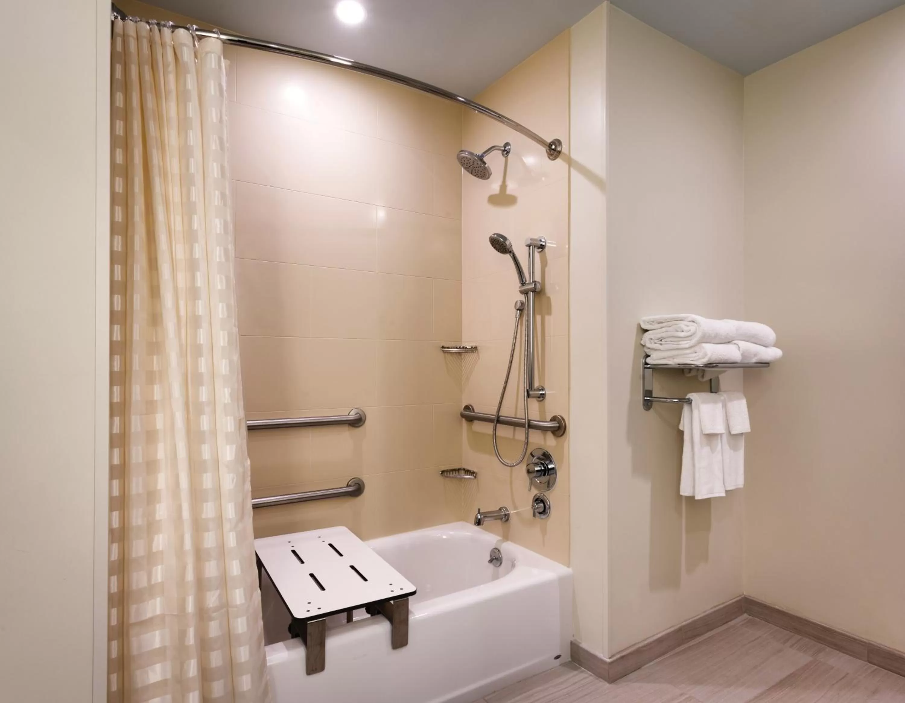 One-Bedroom Queen Suite with Kitchen and Accessible Tub - Disability Access in Hyatt House at Anaheim Resort/Convention Center