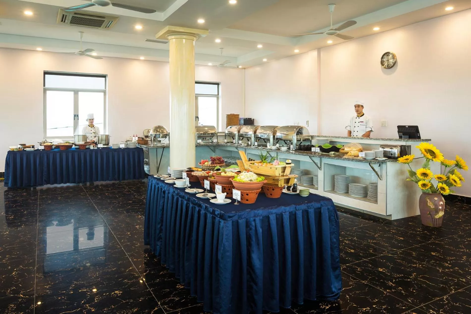 Restaurant/places to eat in Nghi Son Hotel