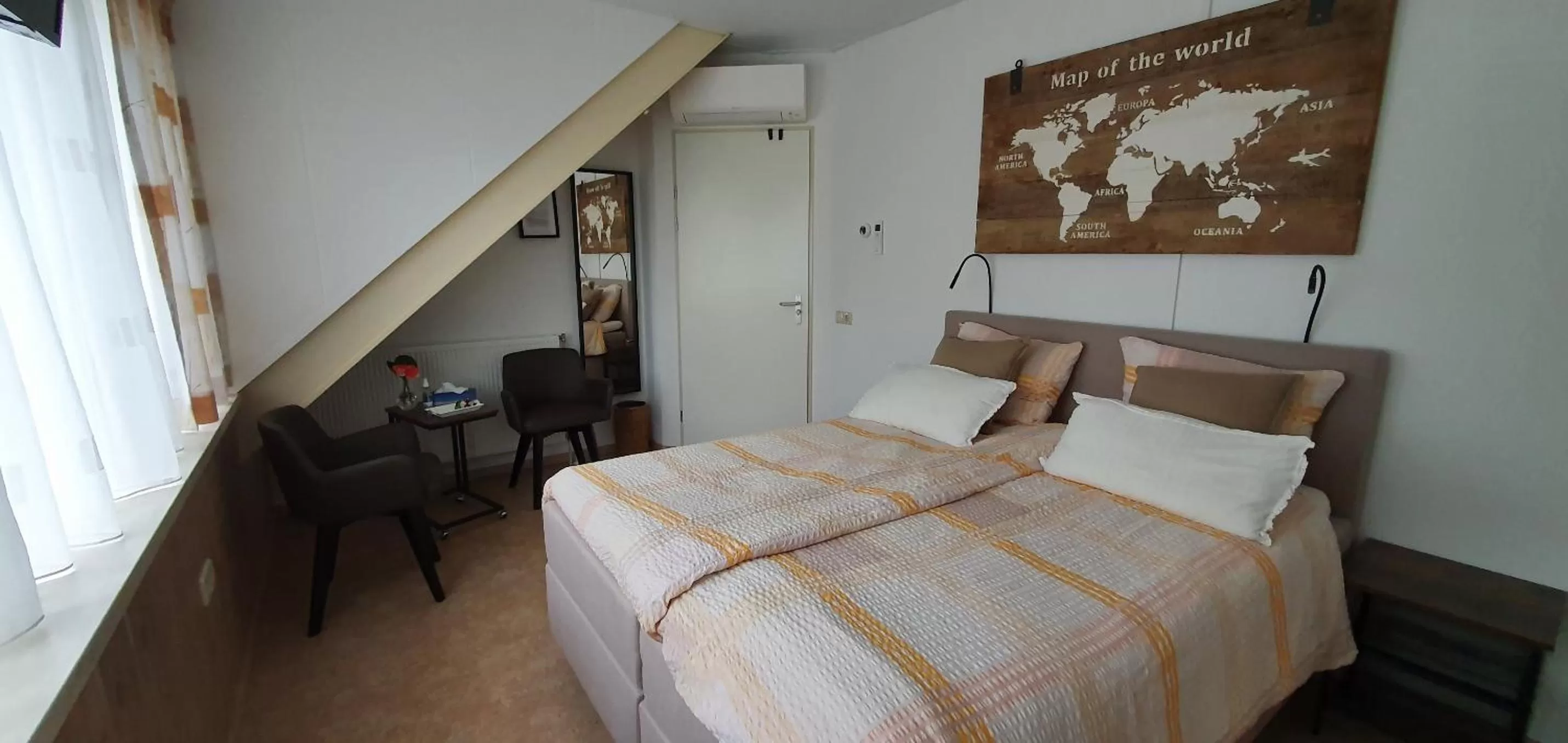 Photo of the whole room, Bed in B&B Knooppunt70