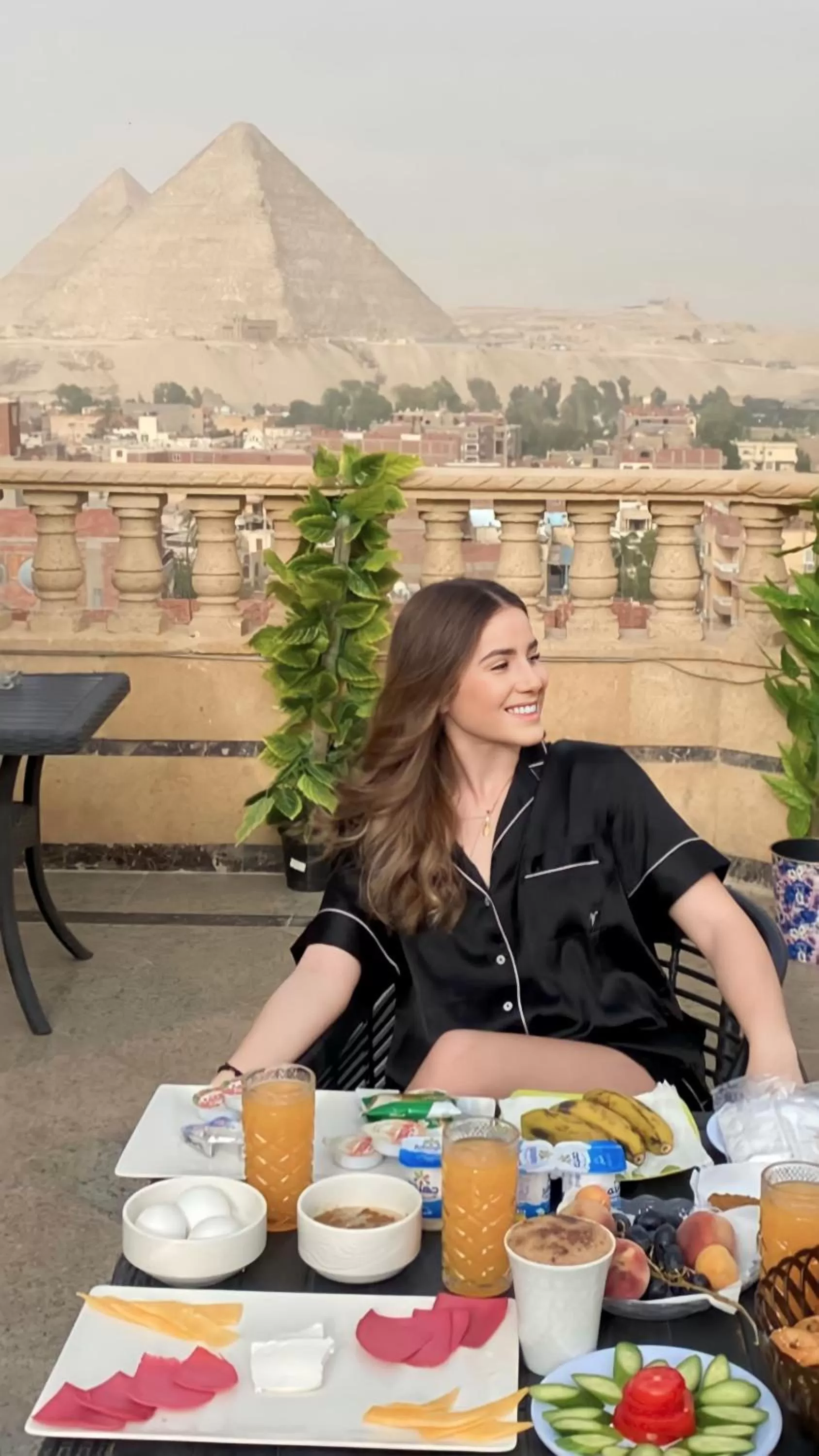 Patio in Crowne Pyramids view inn