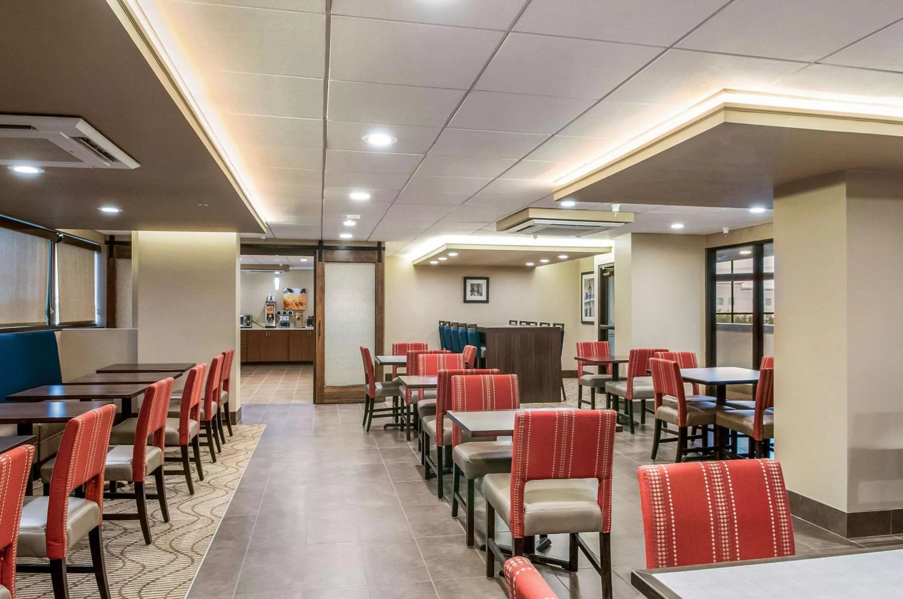 Restaurant/places to eat in Comfort Inn & Suites At Copeland Tower