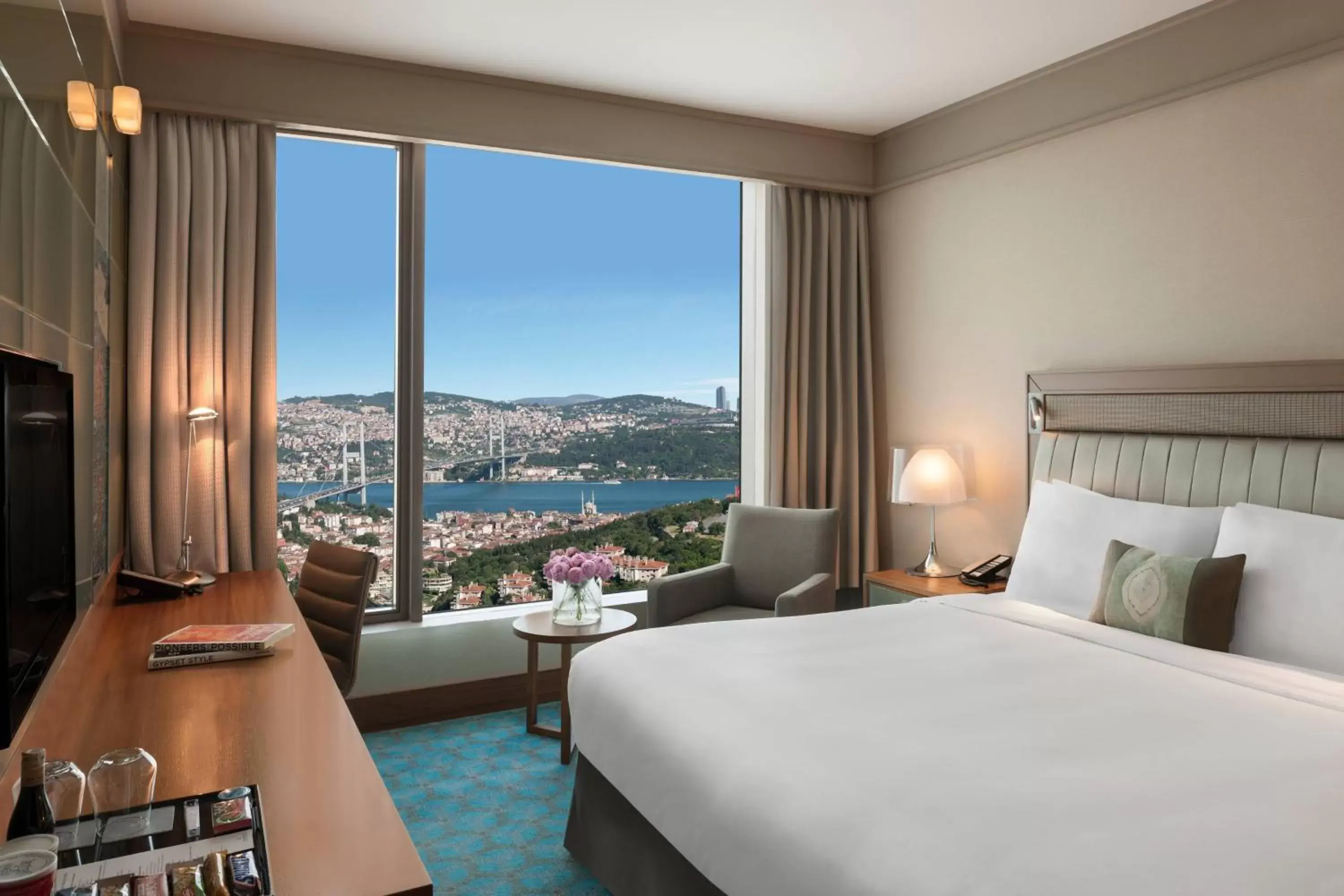 Executive King Room with Club Lounge Access and Sea View in Renaissance Istanbul Polat Bosphorus Hotel Executive King Room with Club Lounge Access and Sea View in Renaissance Istanbul Polat Bosphorus Hotel