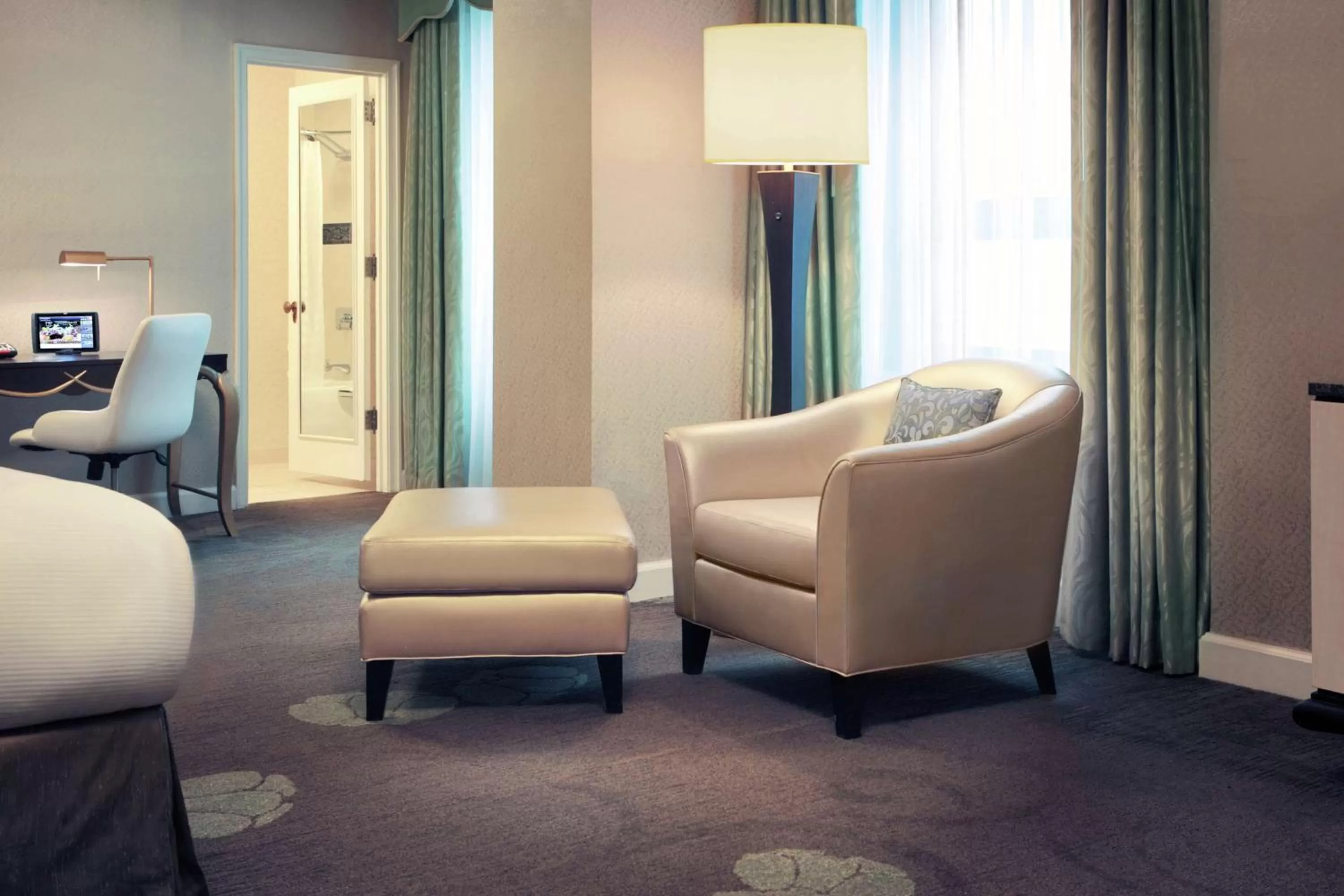 Bedroom in The Palmer House Hilton