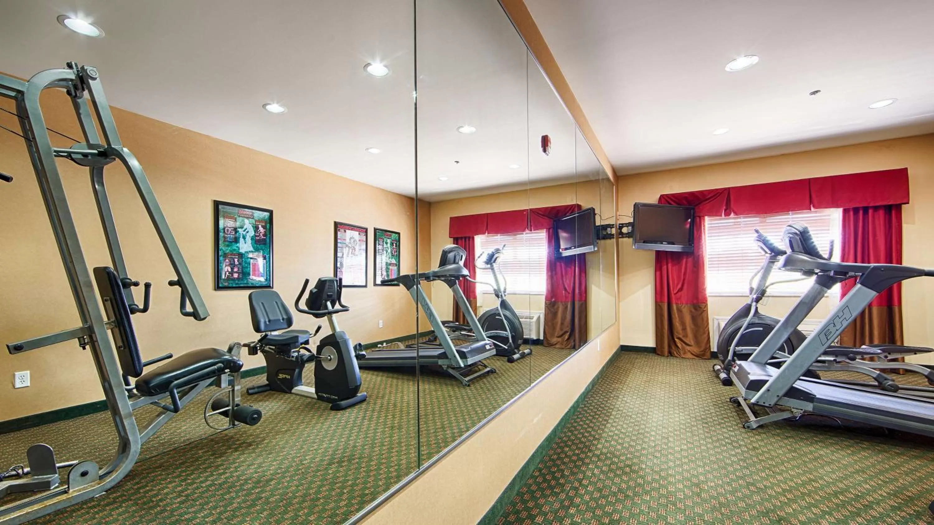 Fitness centre/facilities in Best Western Plus Olive Branch Hotel & Suites