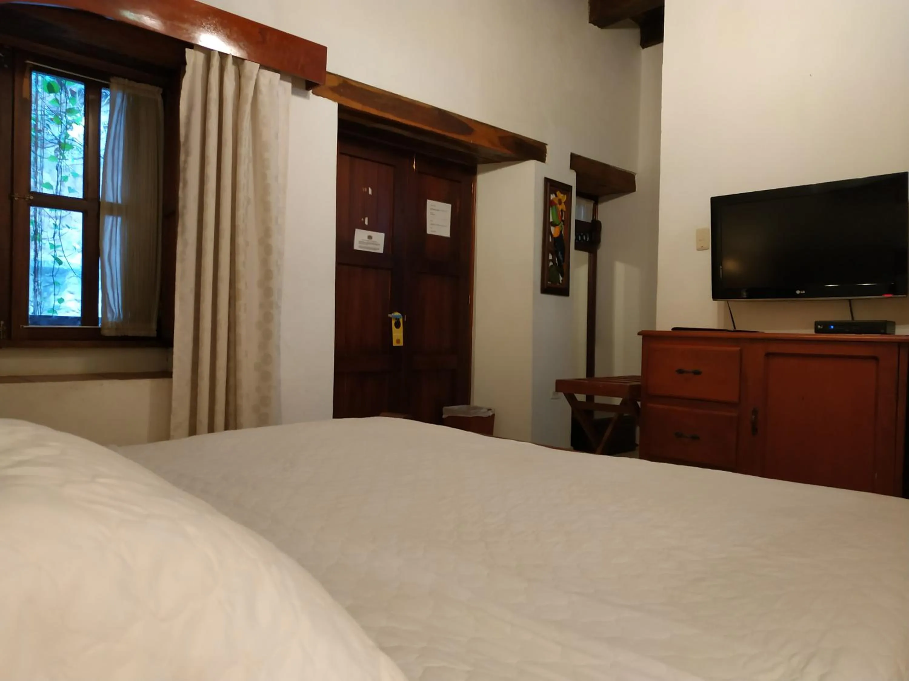 Photo of the whole room, Bed in Casa India Catalina