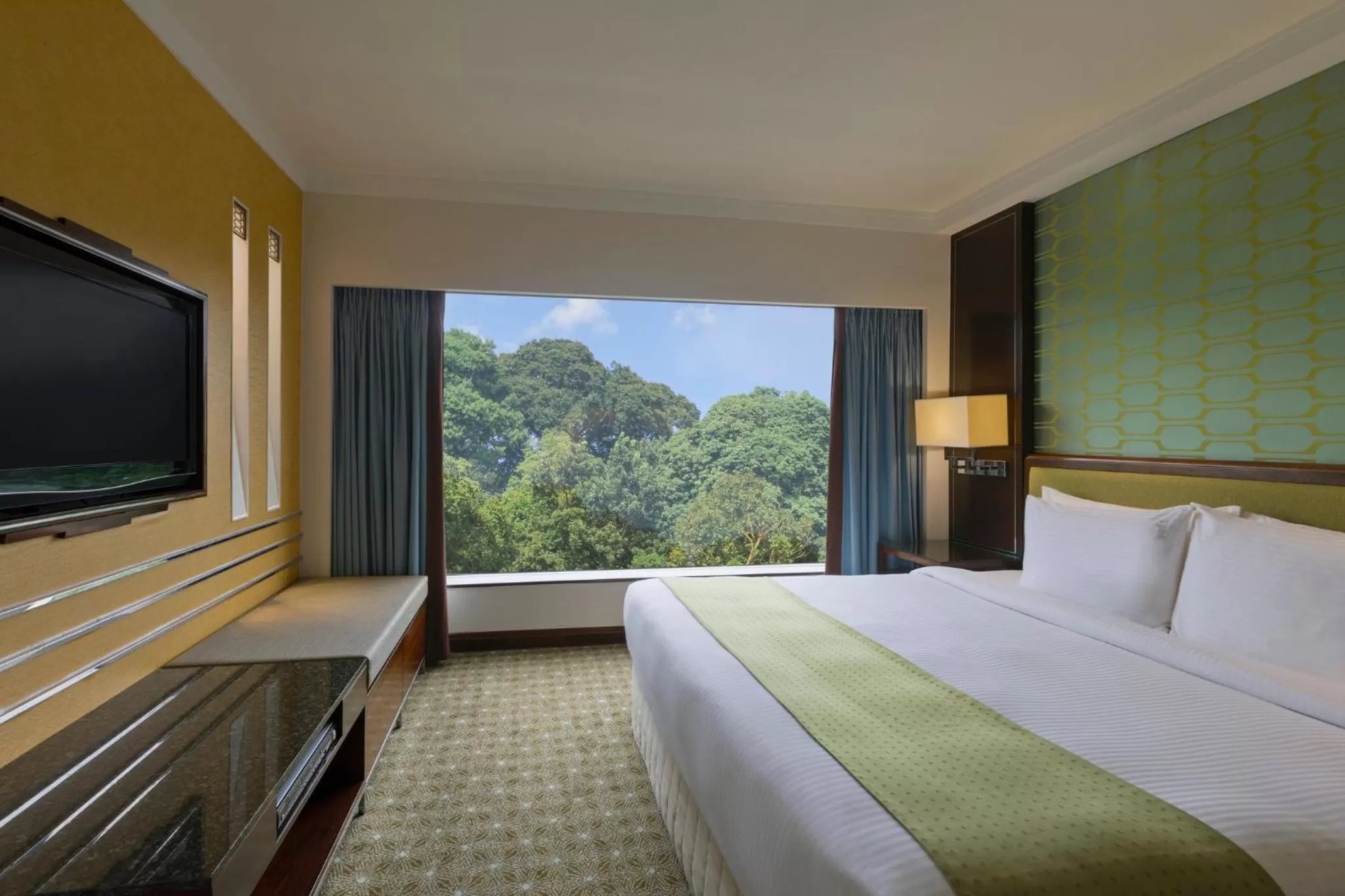 Photo of the whole room, Bed in Holiday Inn Singapore Orchard City Centre by IHG