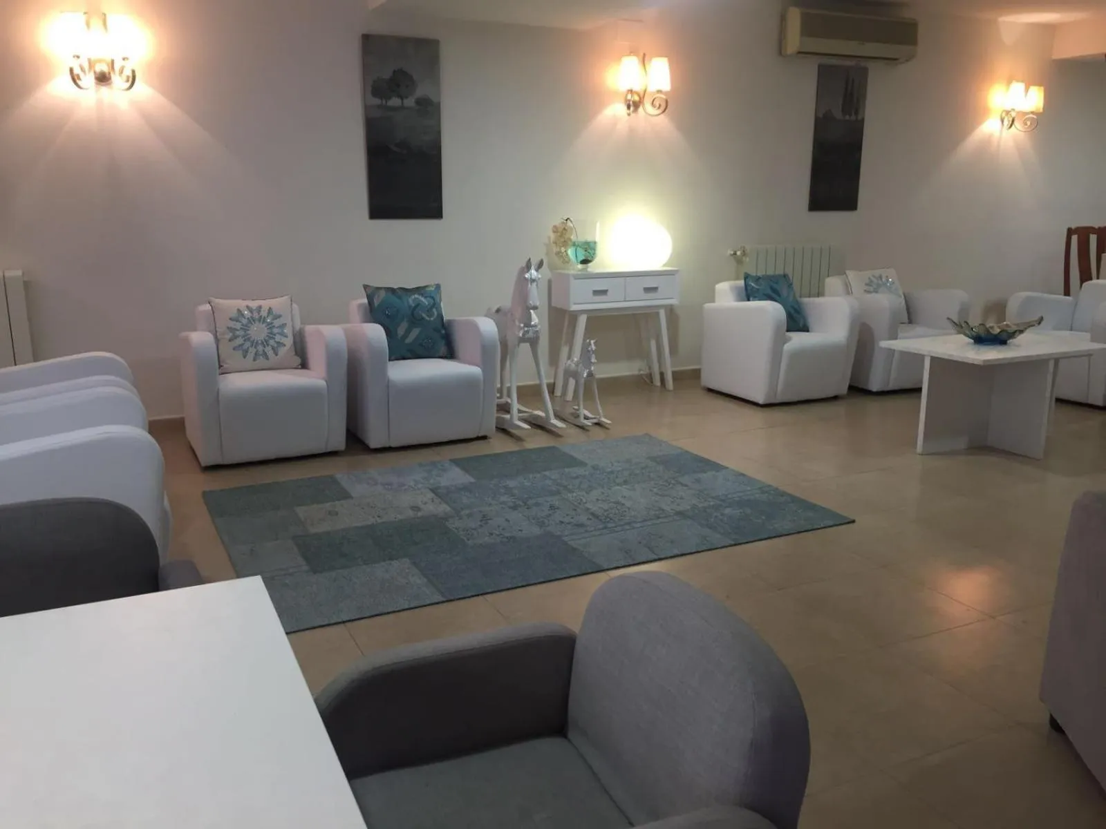 Communal lounge/ TV room in Hotel Felix