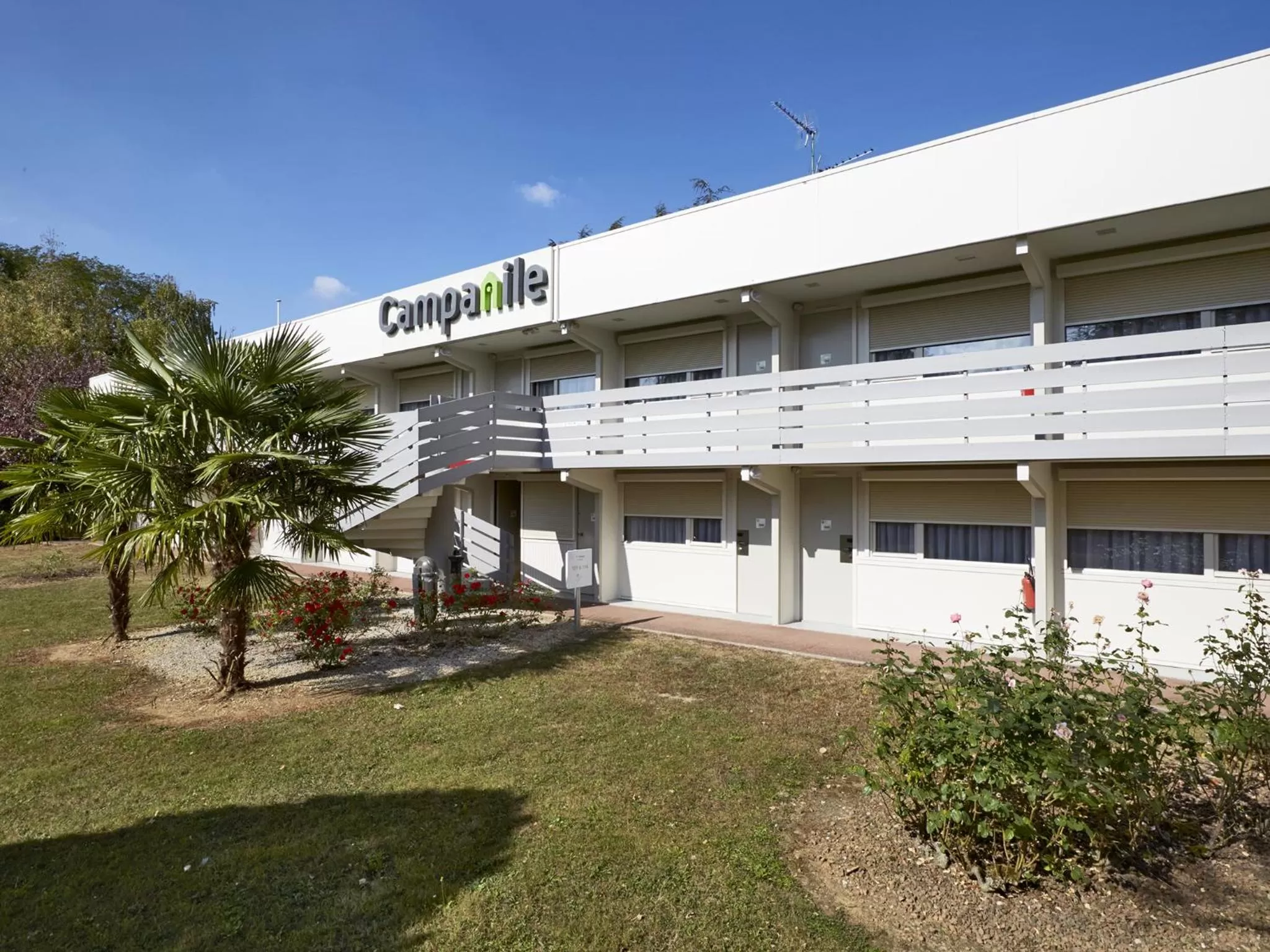 Facade/entrance in Campanile Lyon Nord - Ecully