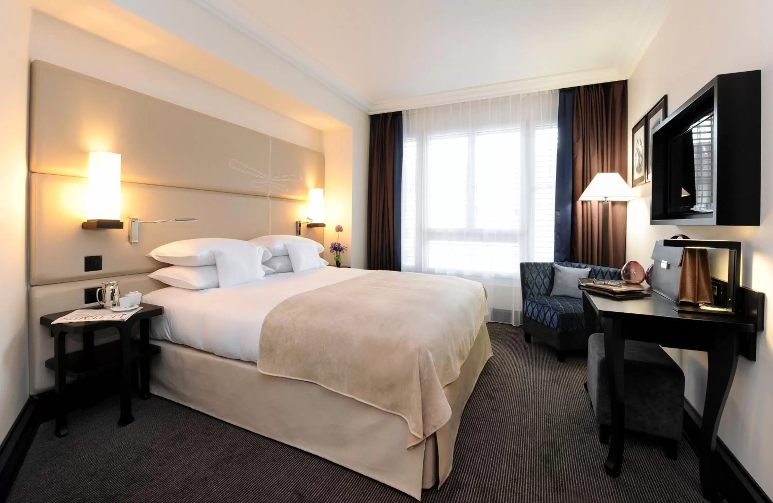 Deluxe Double or Twin Room in Hôtel Tiffany by Fassbind Deluxe Double or Twin Room in Hôtel Tiffany by Fassbind