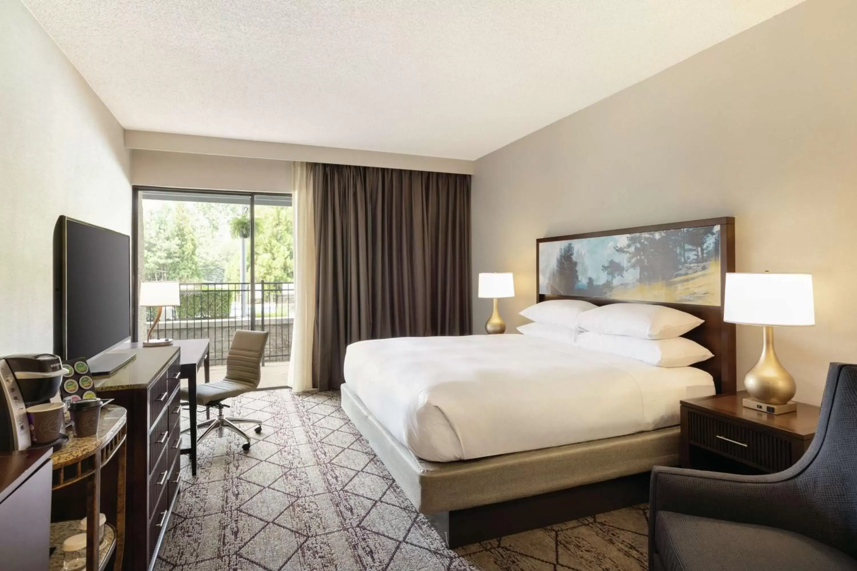 King Room with Bath Tub - Disability Access and Hearing Accessible/Non-Smoking in DoubleTree by Hilton Atlanta Northeast/Northlake King Room with Bath Tub - Disability Access and Hearing Accessible/Non-Smoking in DoubleTree by Hilton Atlanta Northeast/Northlake