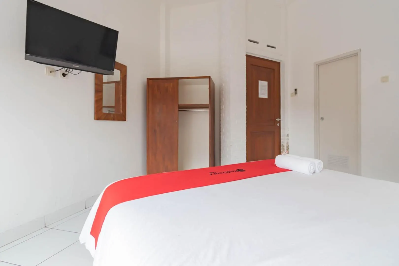 Bedroom in RedDoorz Plus near Dago Pakar