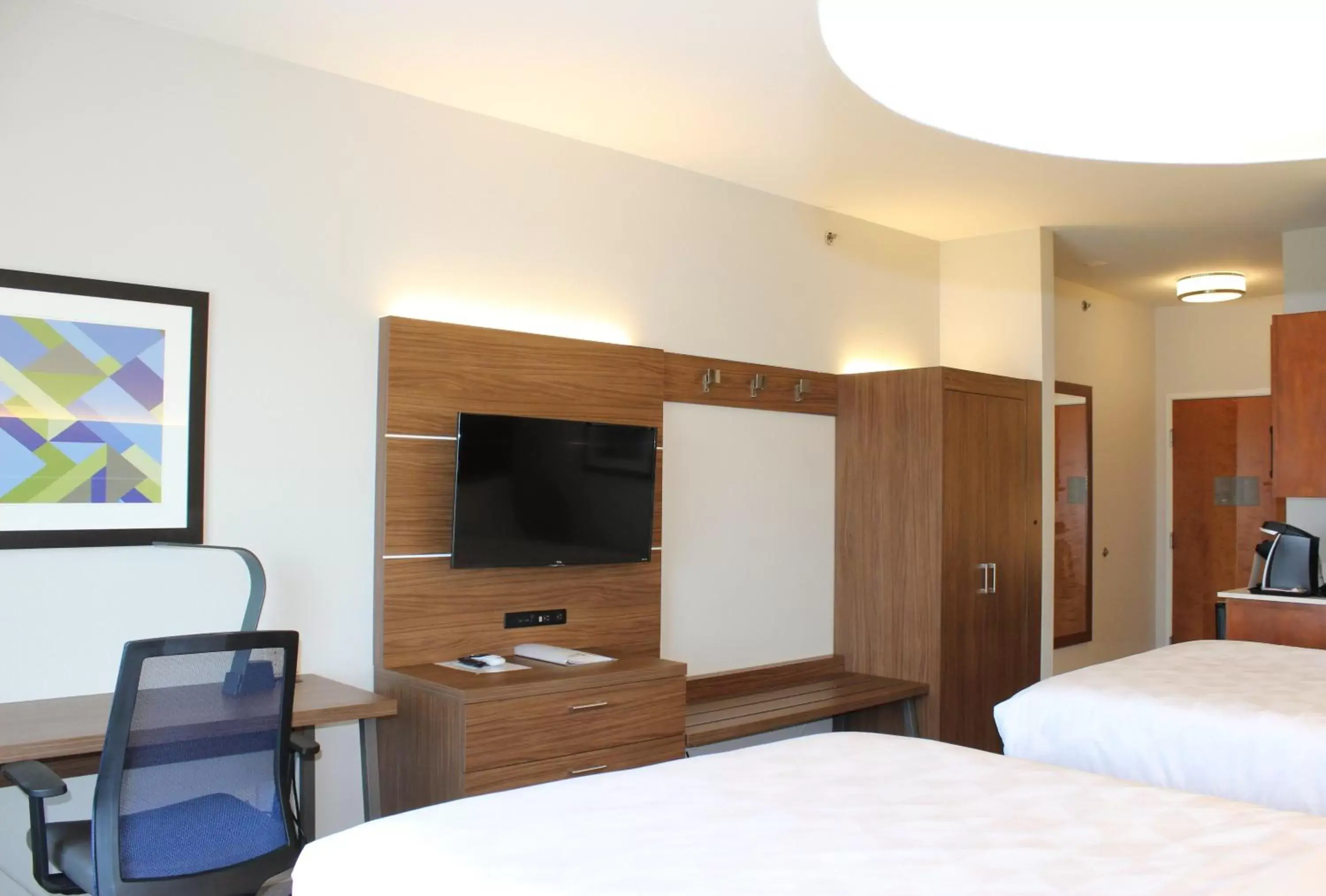 Standard Queen Room with Two Queen Beds in Holiday Inn Express Hotel & Suites Mansfield by IHG Standard Queen Room with Two Queen Beds in Holiday Inn Express Hotel & Suites Mansfield by IHG