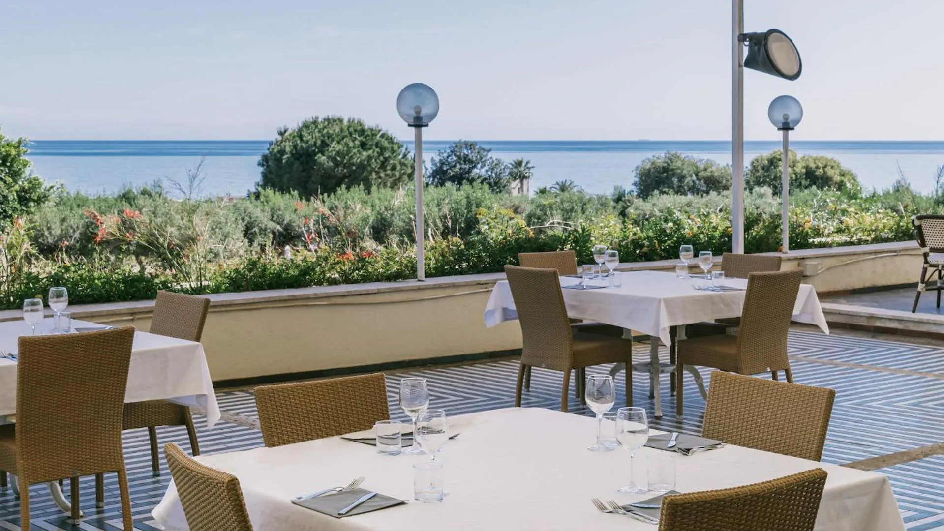 Restaurant/places to eat in MClub Alicudi