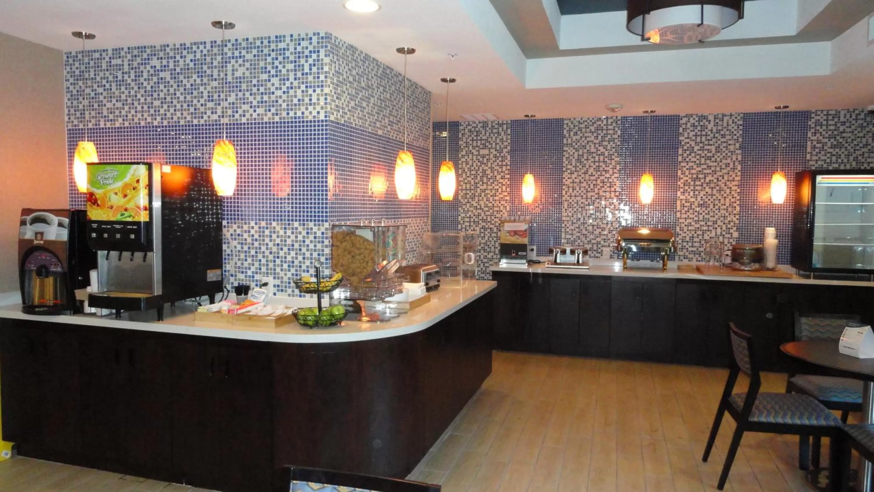 Restaurant/places to eat in MainStay Suites Midland