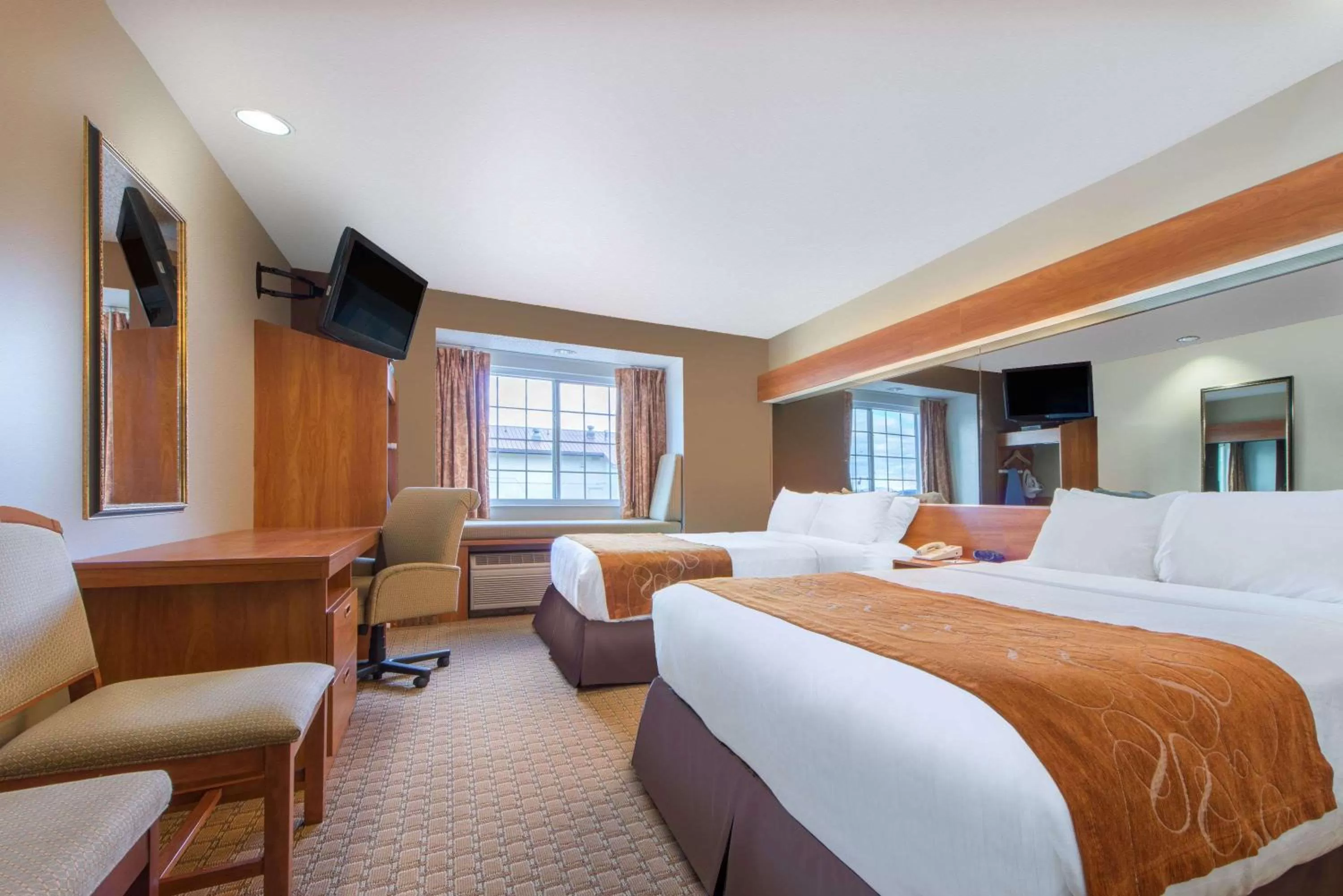 Photo of the whole room, Bed in Microtel Inn & Suites