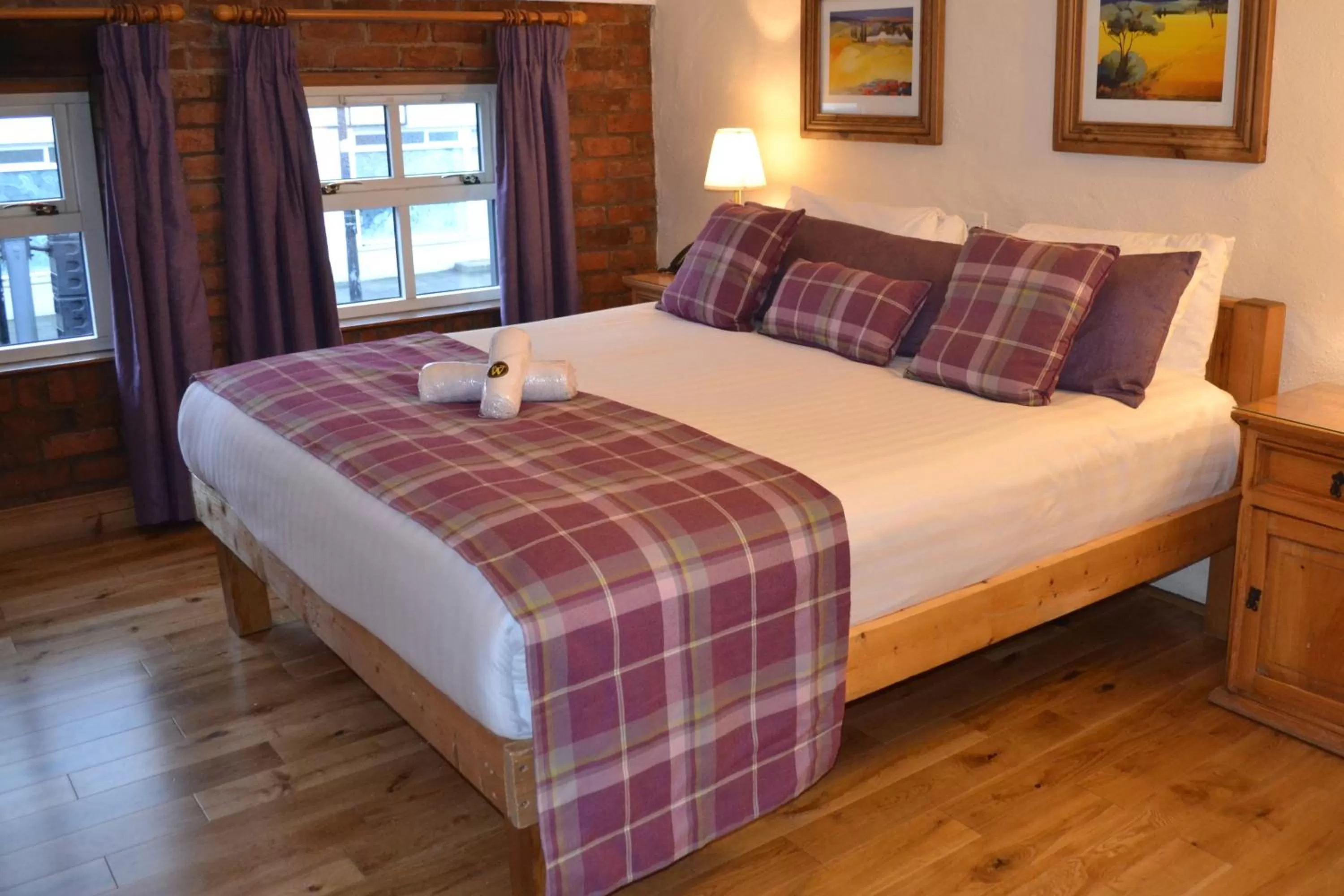 Photo of the whole room, Bed in Walsh's Hotel and Apartments