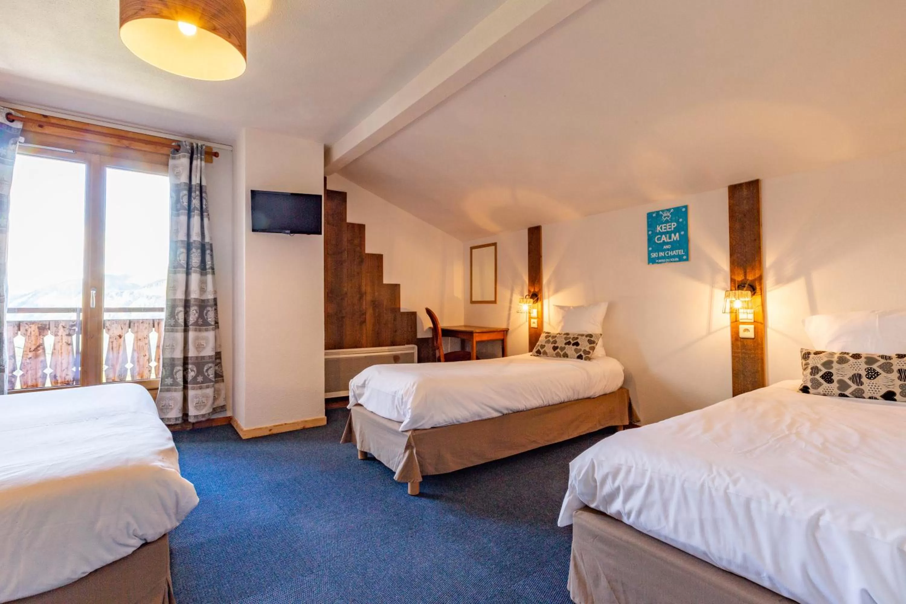 Photo of the whole room, Bed in L'Escale (accès en télécabine)