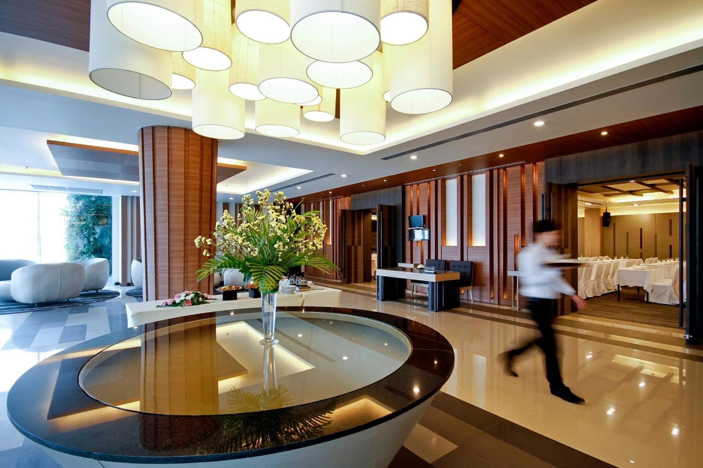 Lobby or reception in Classic Kameo Hotel & Serviced Apartments, Ayutthaya