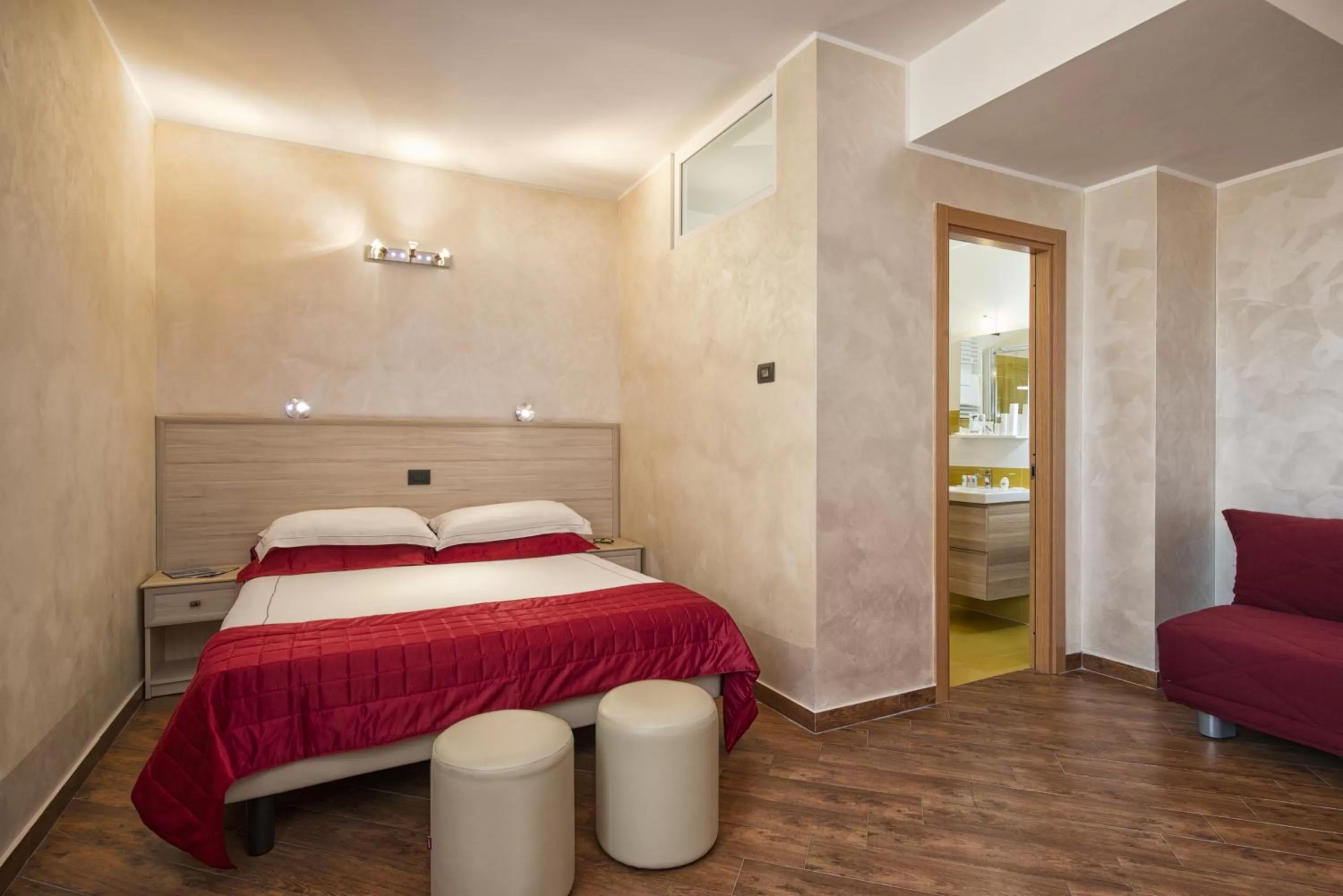 Bathroom, Bed in Simon Hotel