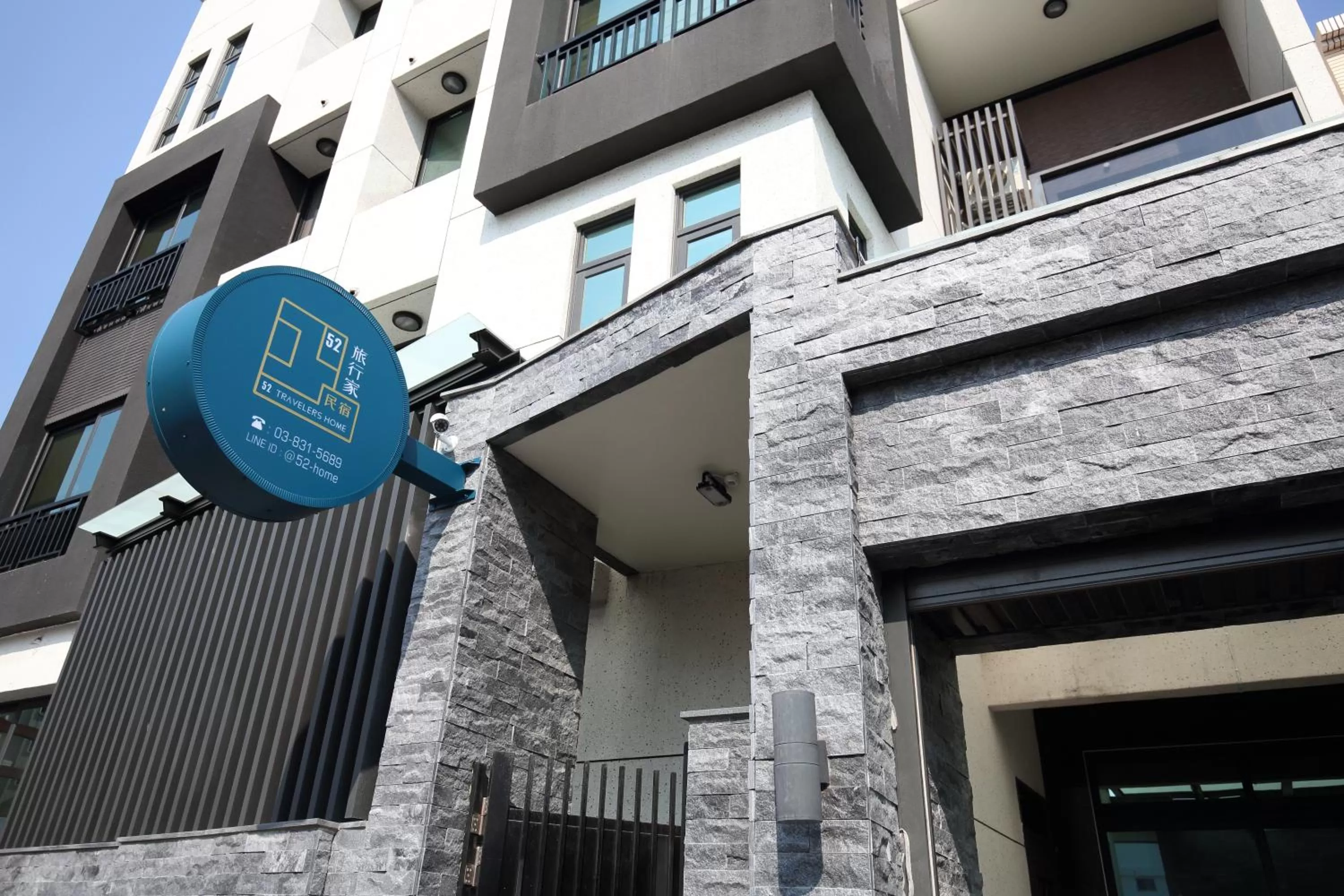 Property building in 52 travelers home (with elevator)