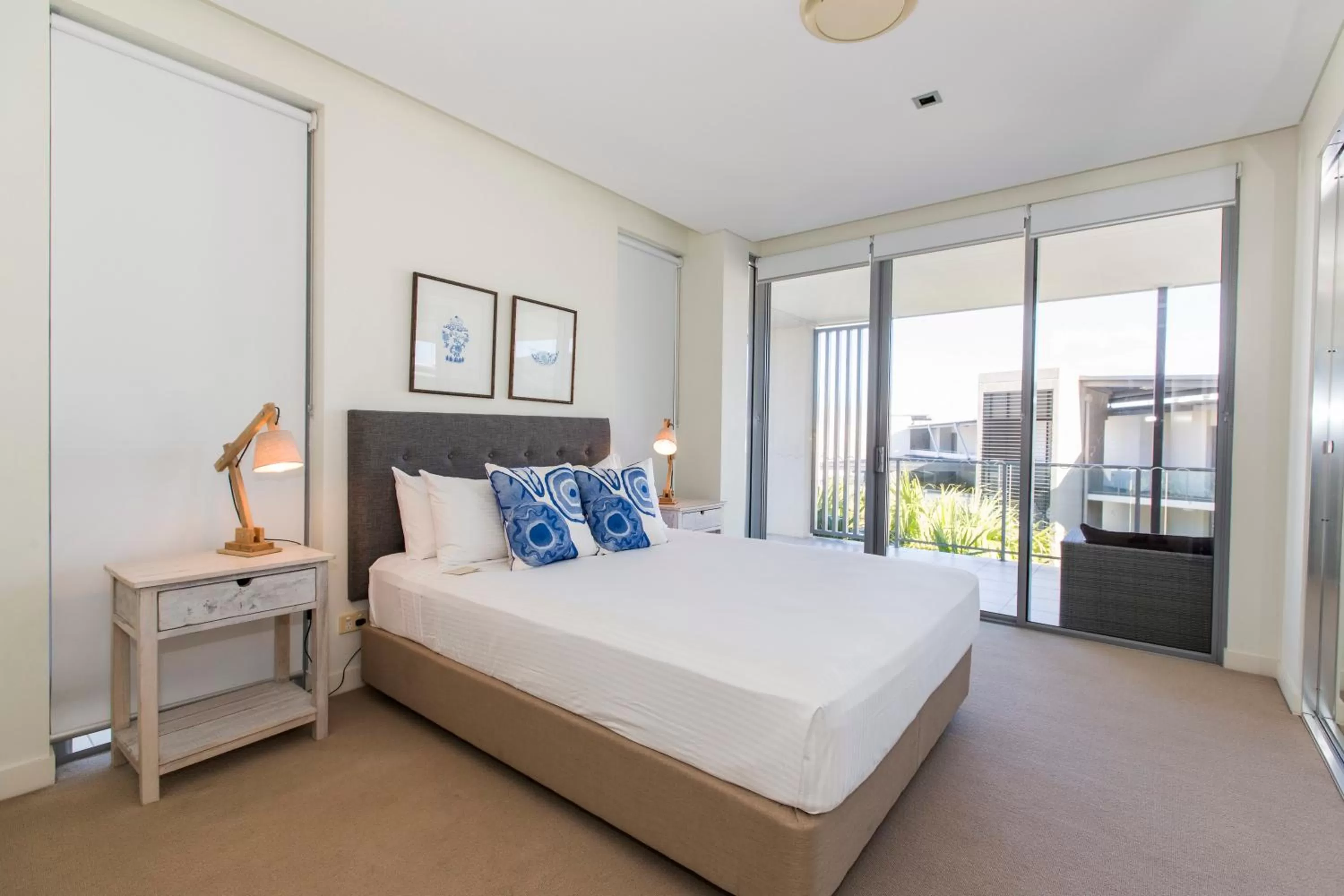 Bedroom, Bed in Peppers Blue on Blue