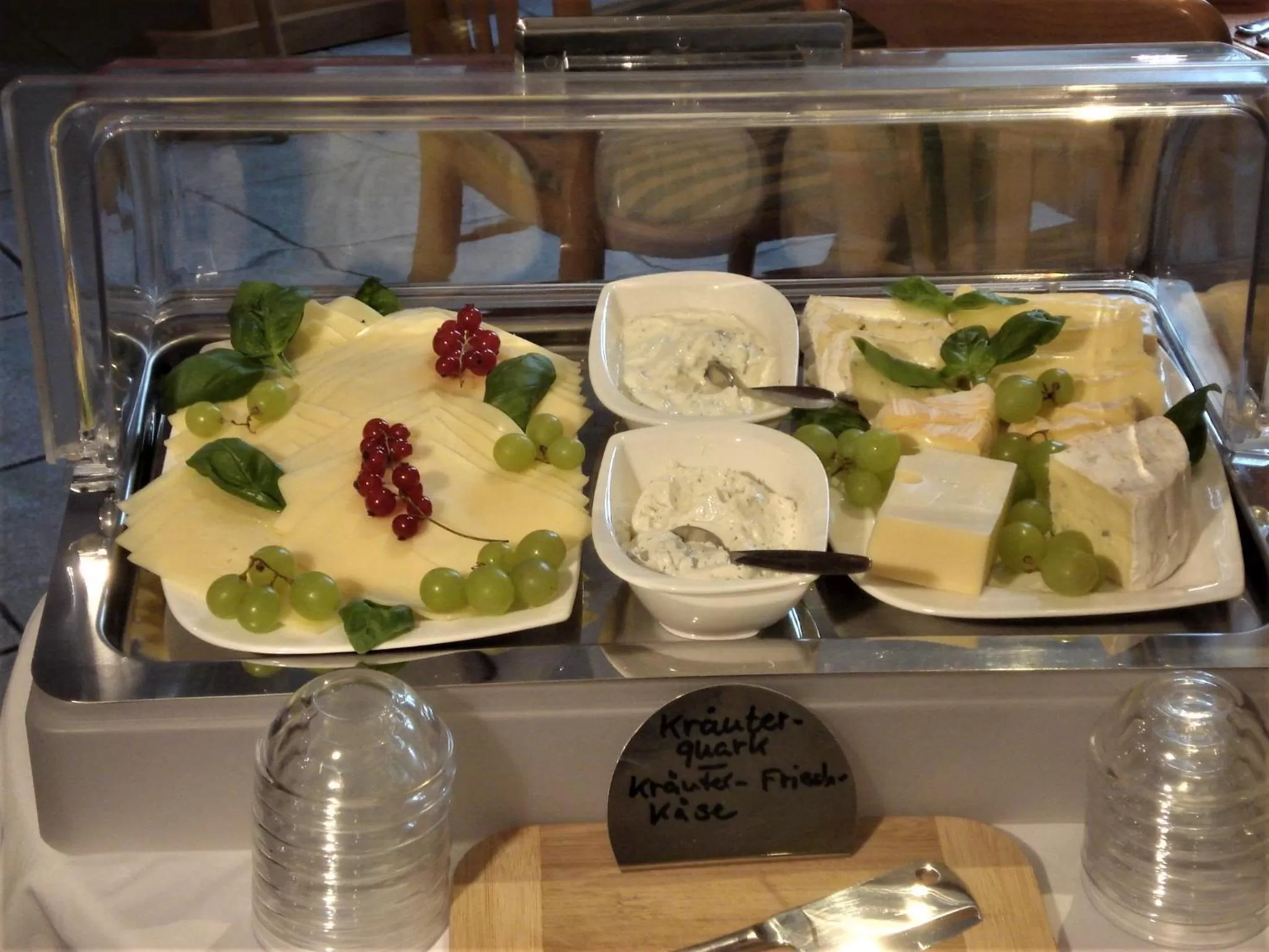 Buffet breakfast in Pension Zur Fährbrücke