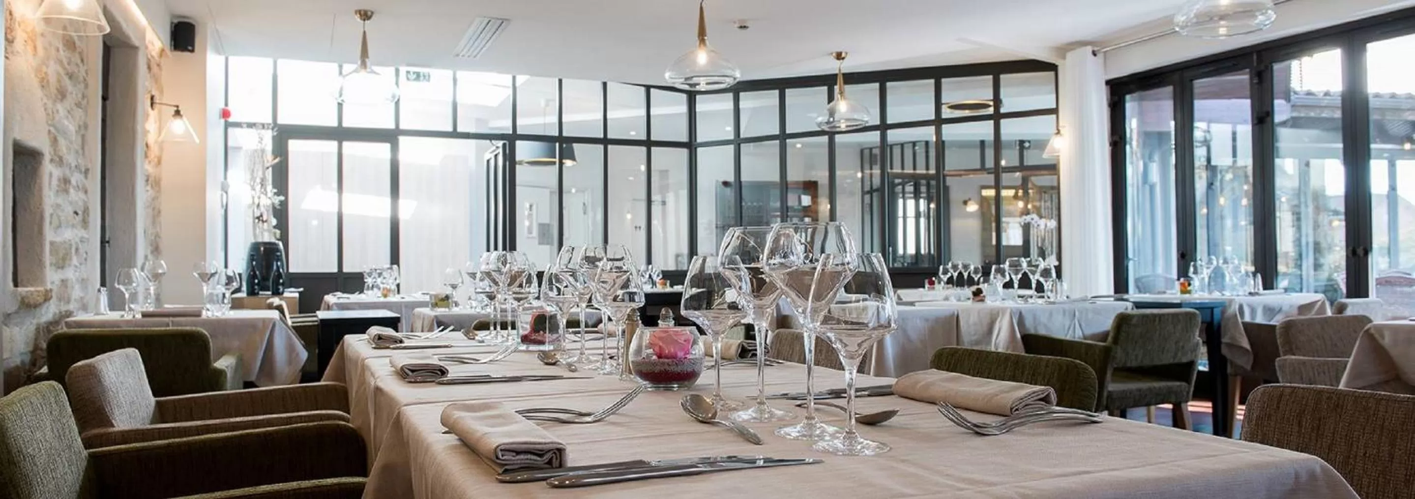 Restaurant/places to eat in Logis Hôtel Tante Yvonne & son restaurant semi-gastronomique - Lyon Nord