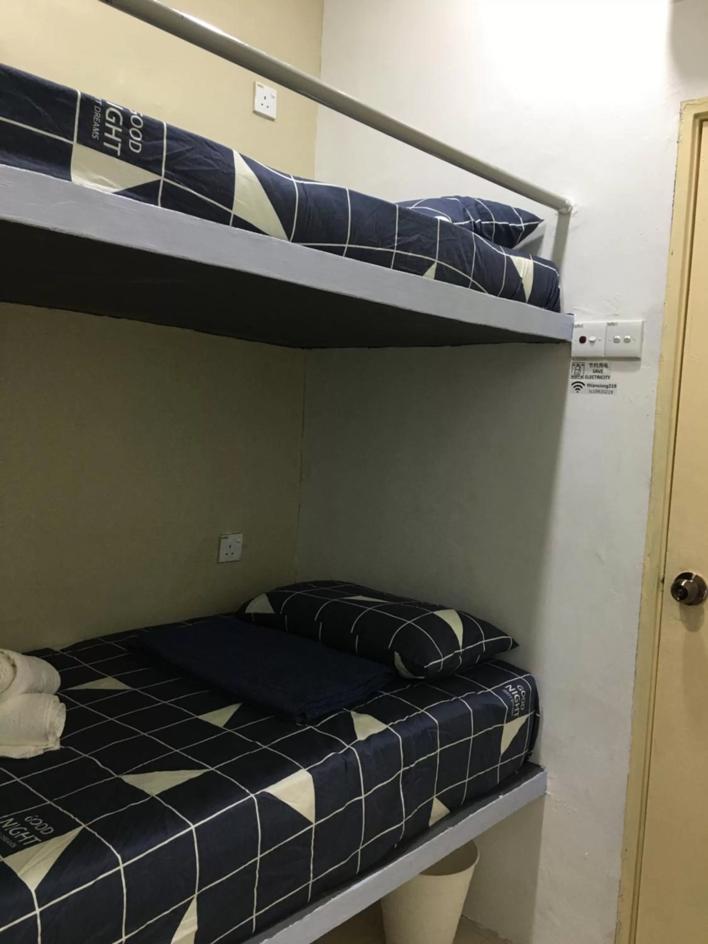 bunk bed, Bed in Thian Siong Inn