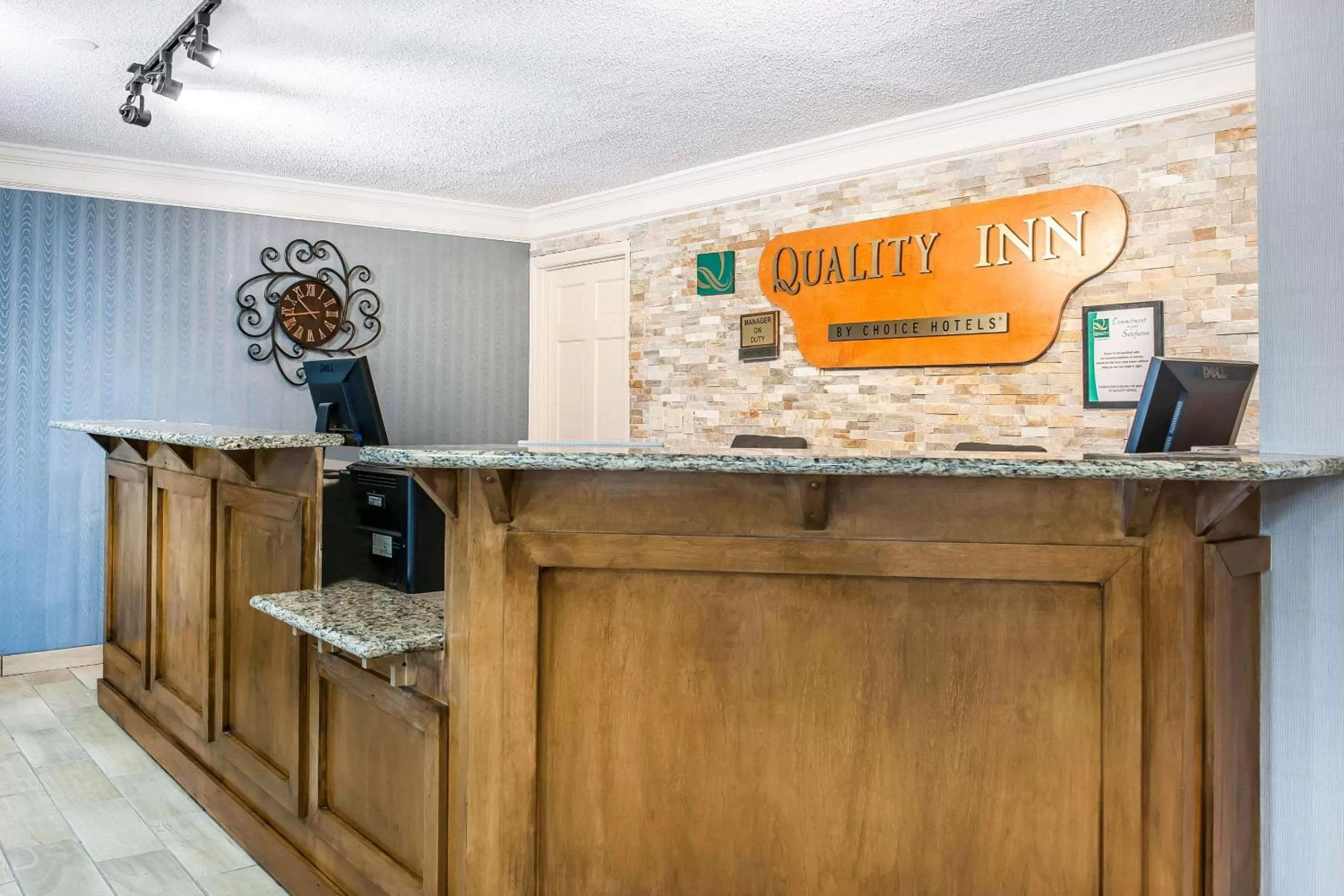 Lobby or reception in Quality Inn Findlay
