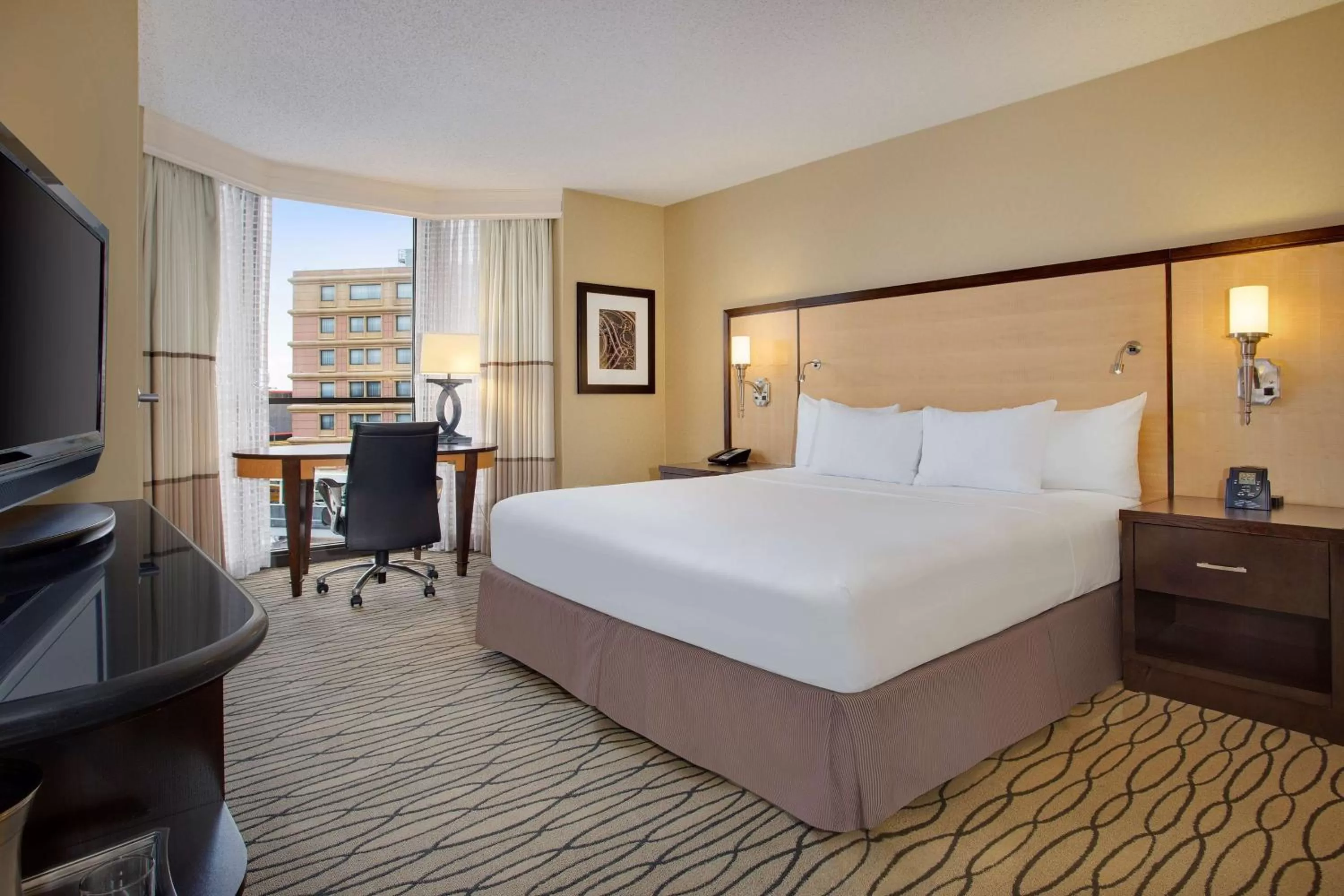 Bedroom, Bed in Hilton Rosemont Chicago O'Hare
