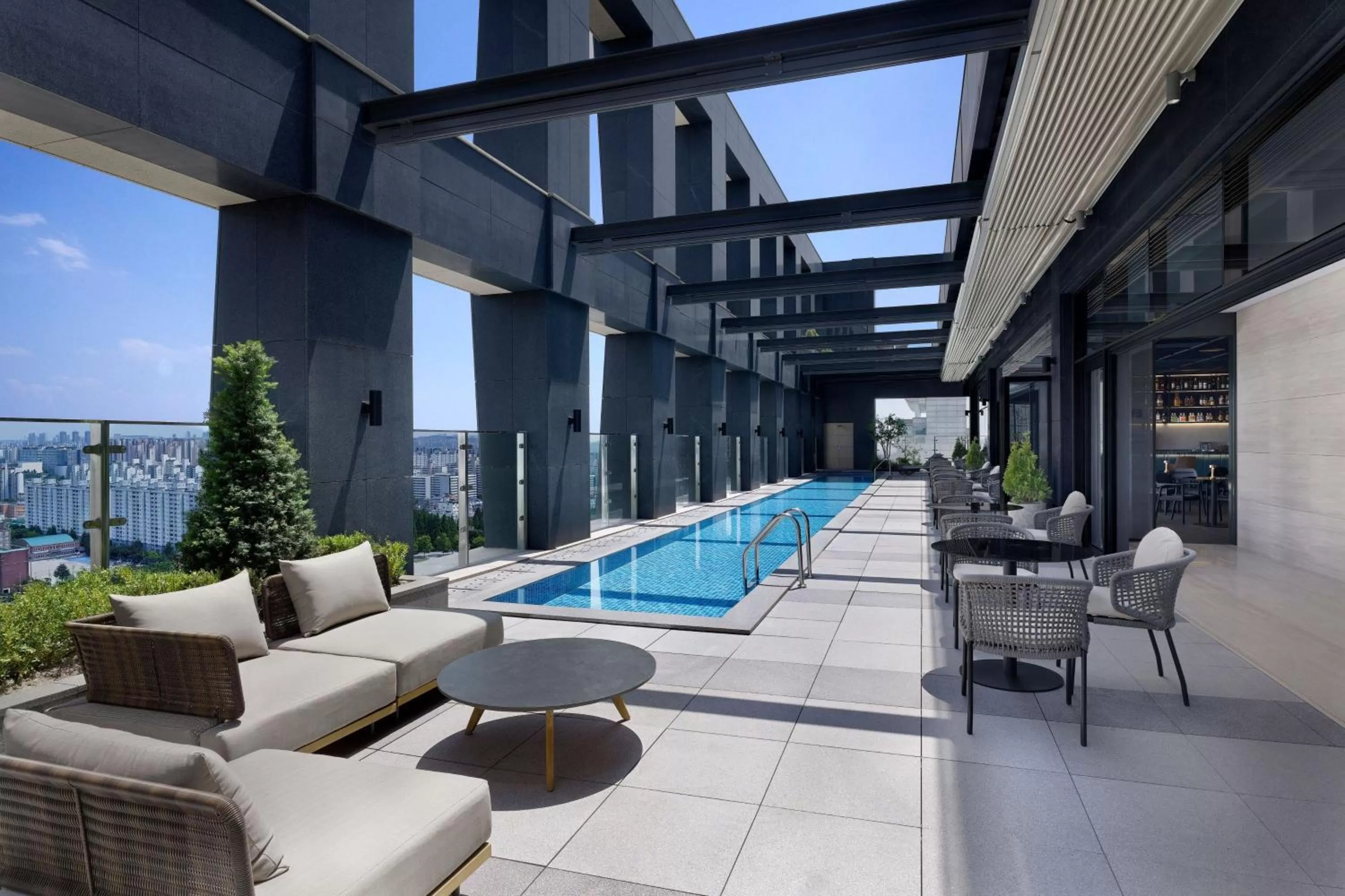 Swimming pool in Four Points by Sheraton Suwon