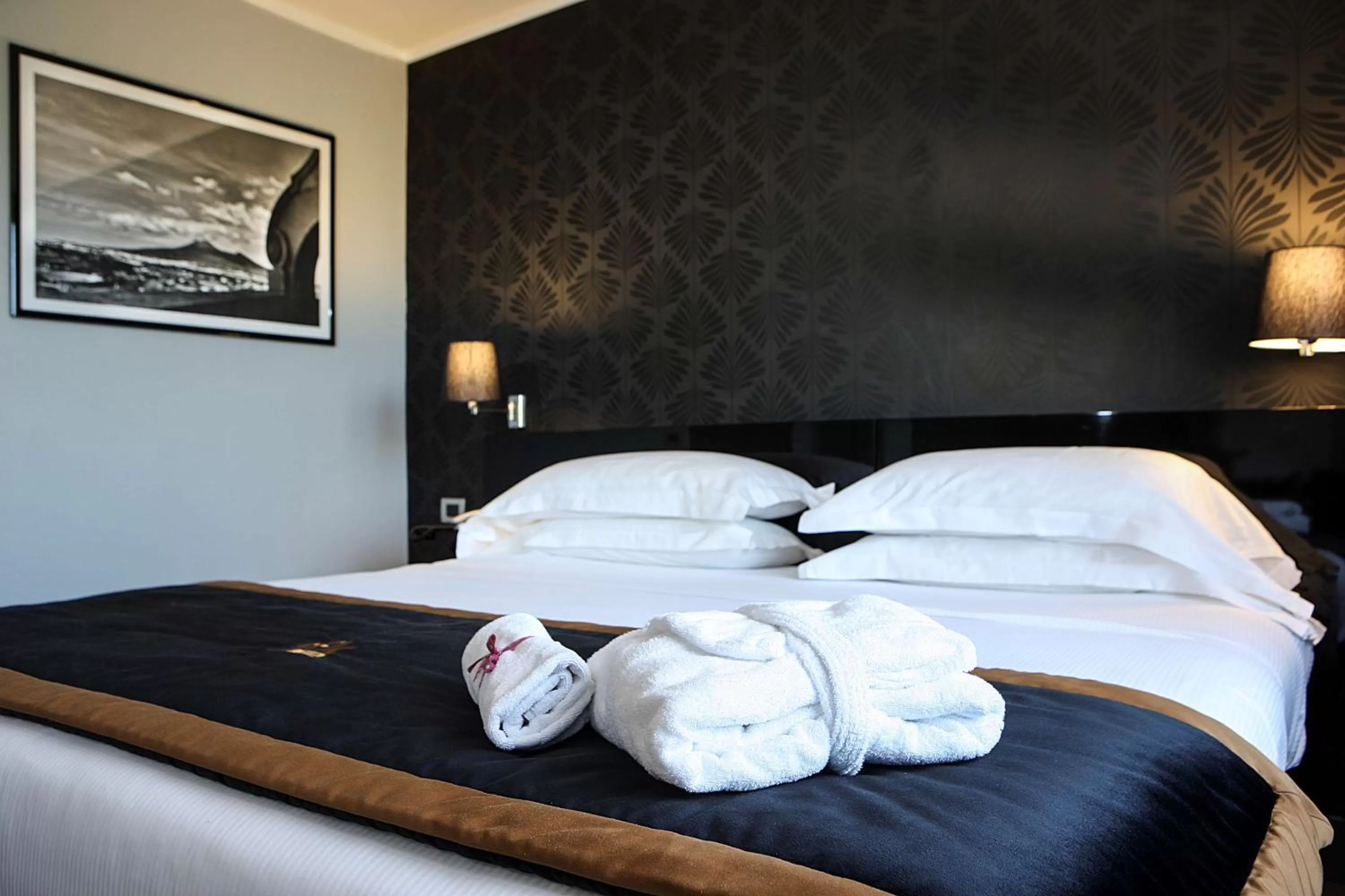 Photo of the whole room, Bed in Best Western JFK Hotel