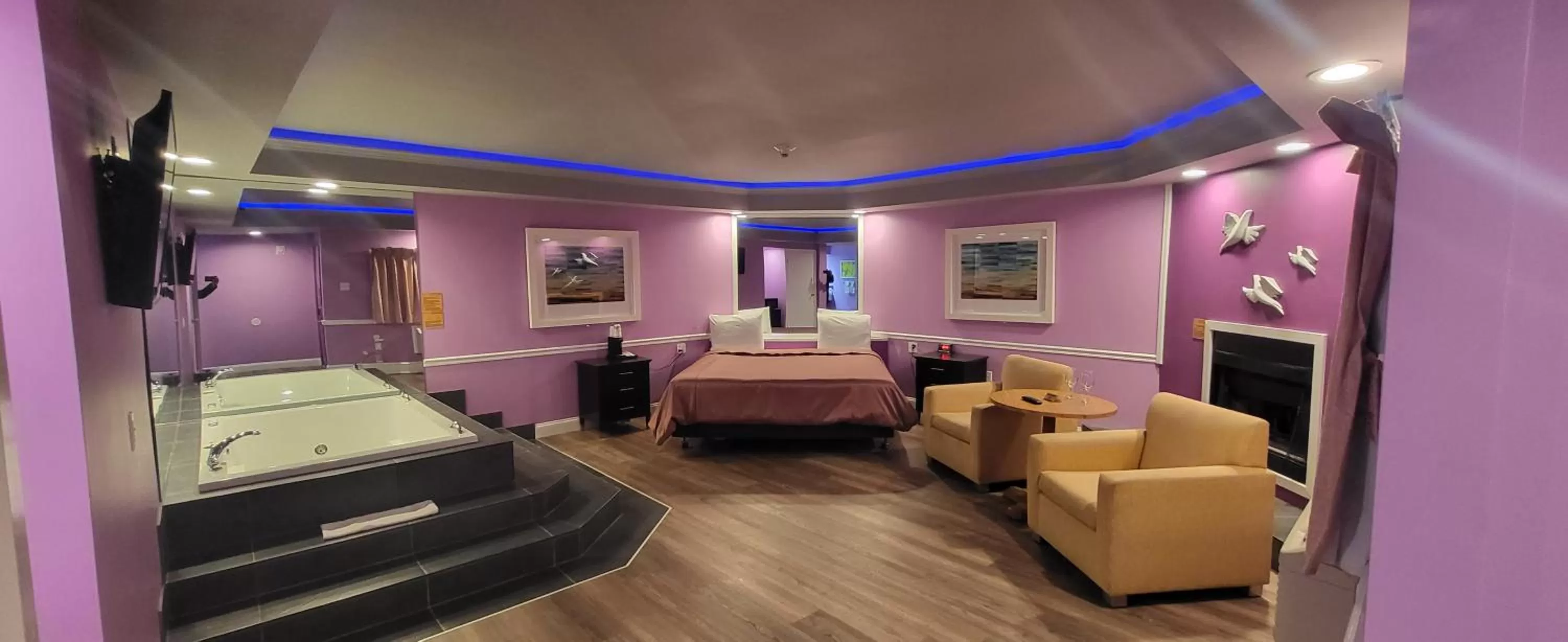 Bed in Inn of the Dove Harrisburg-Hershey Romantic Suites