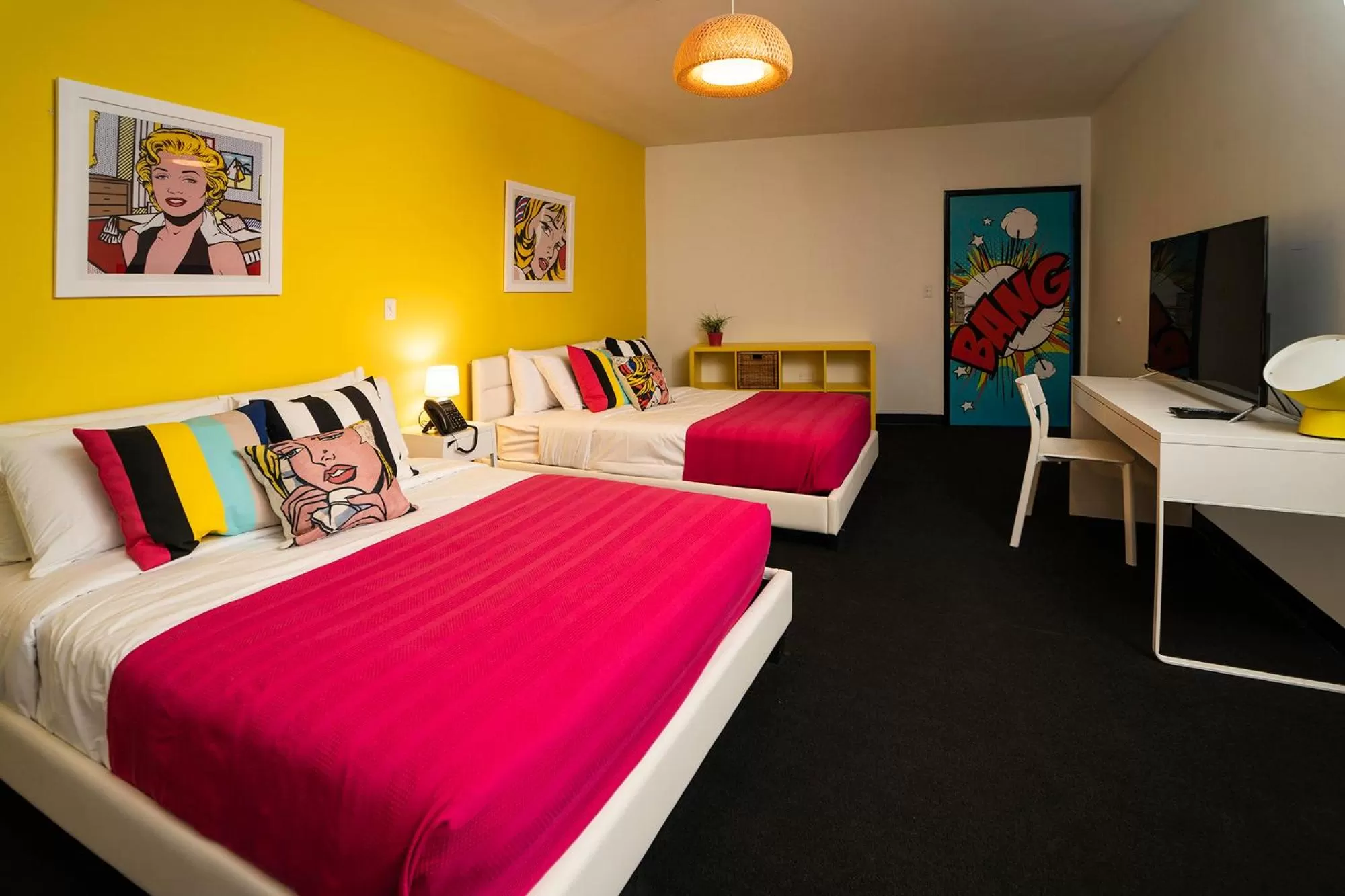 Shower, Bed in The Fox Hotel