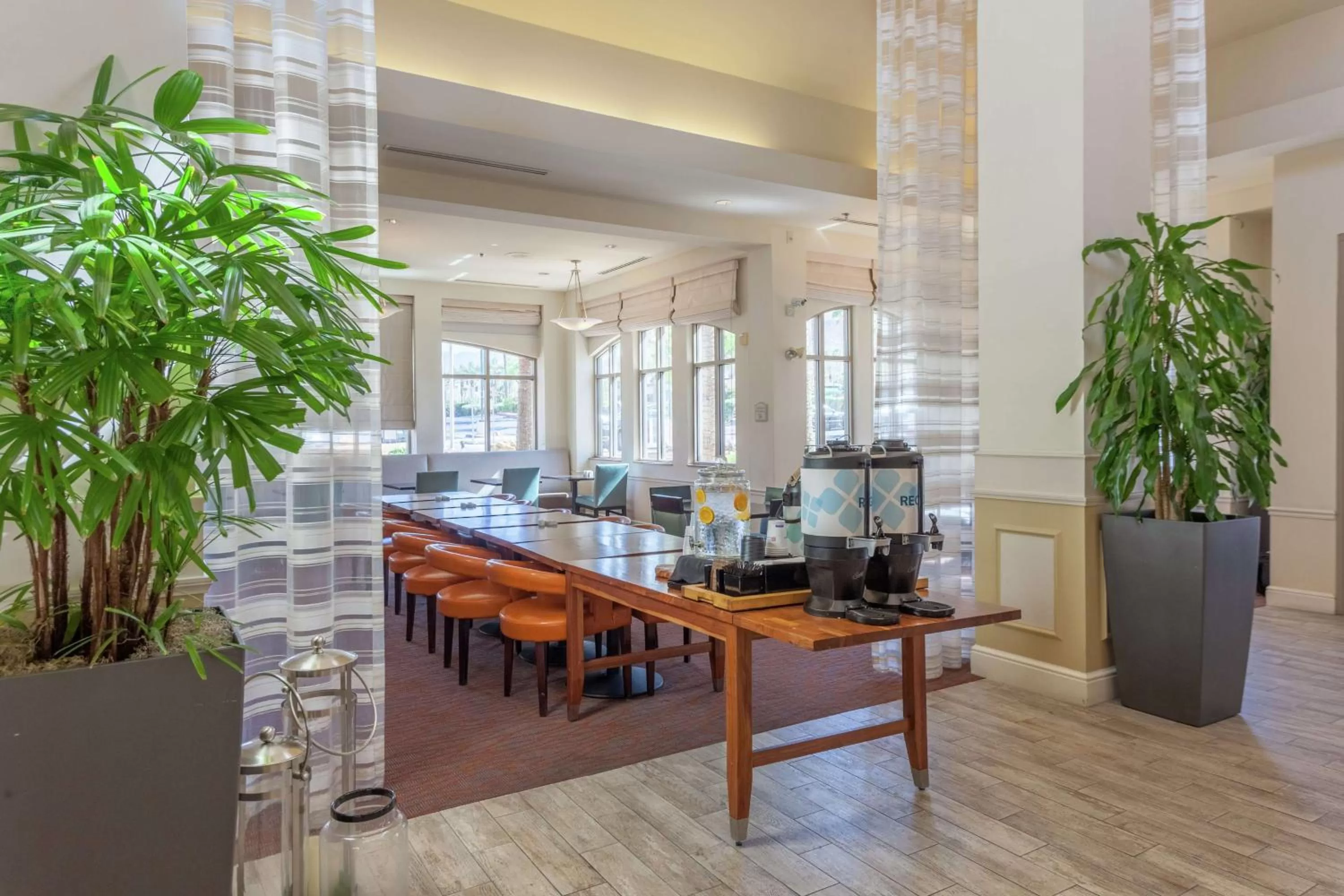 Lobby or reception in Hilton Garden Inn Palm Springs/Rancho Mirage