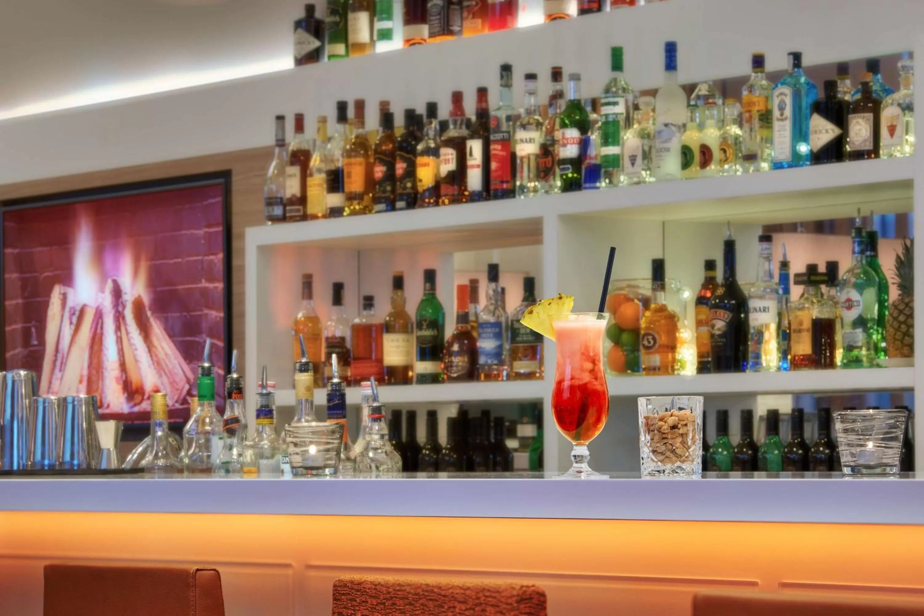 Lounge or bar in Hampton by Hilton Berlin City Centre Alexanderplatz